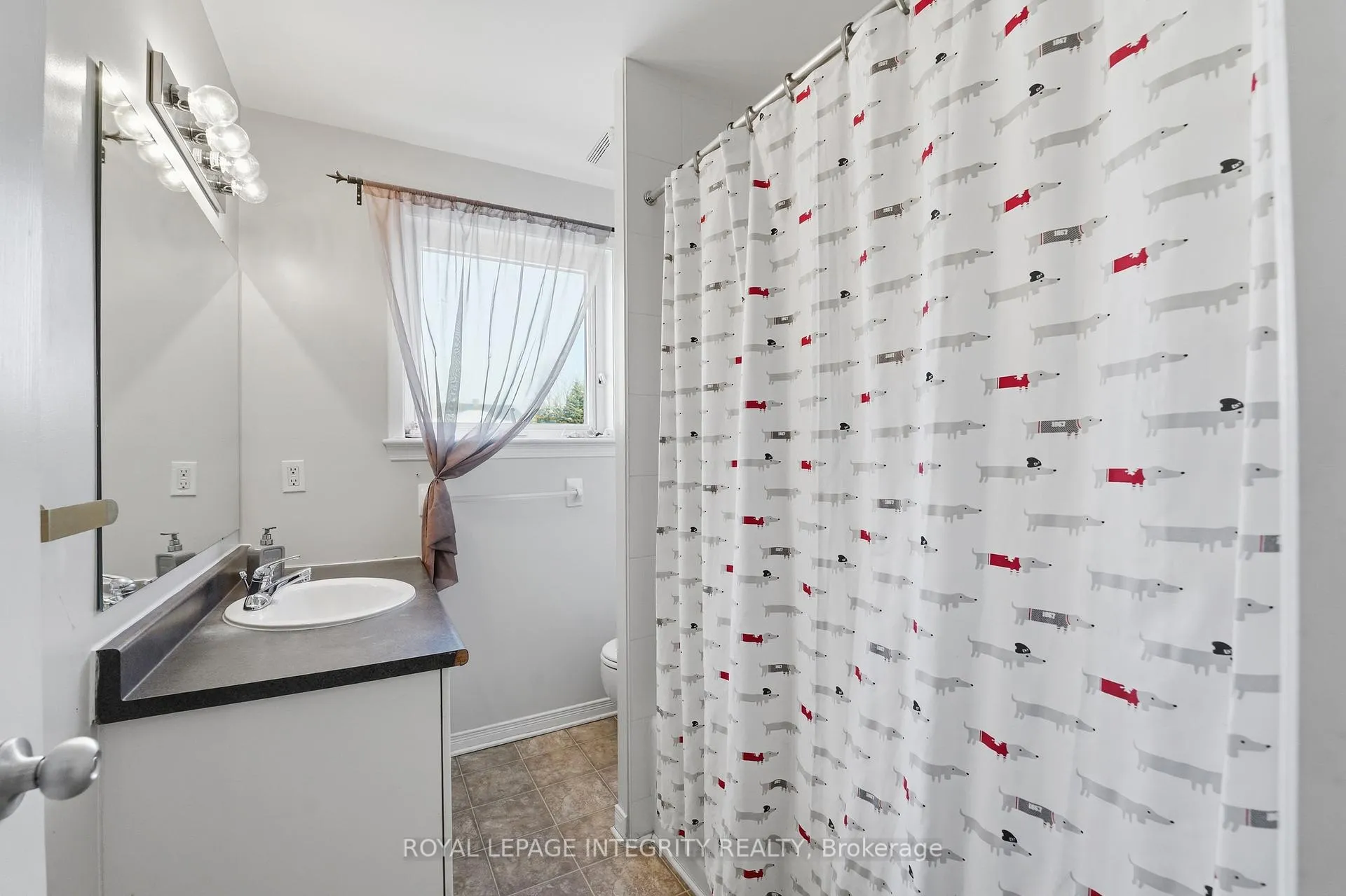 Photo 17 of 212 Monterey Drive, Ottawa, Leslie Park — HOMEH