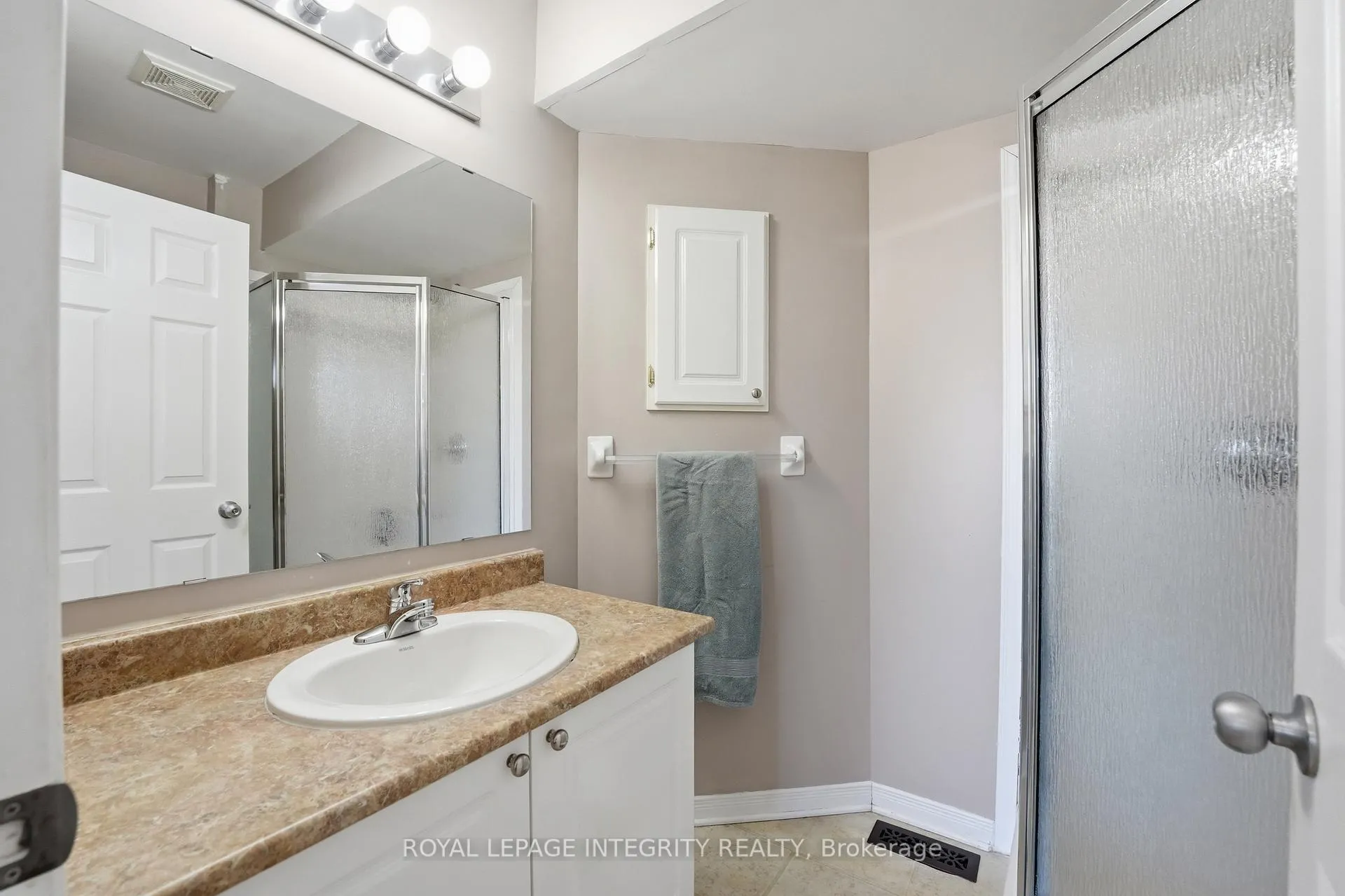 Photo 24 of 212 Monterey Drive, Ottawa, Leslie Park — HOMEH