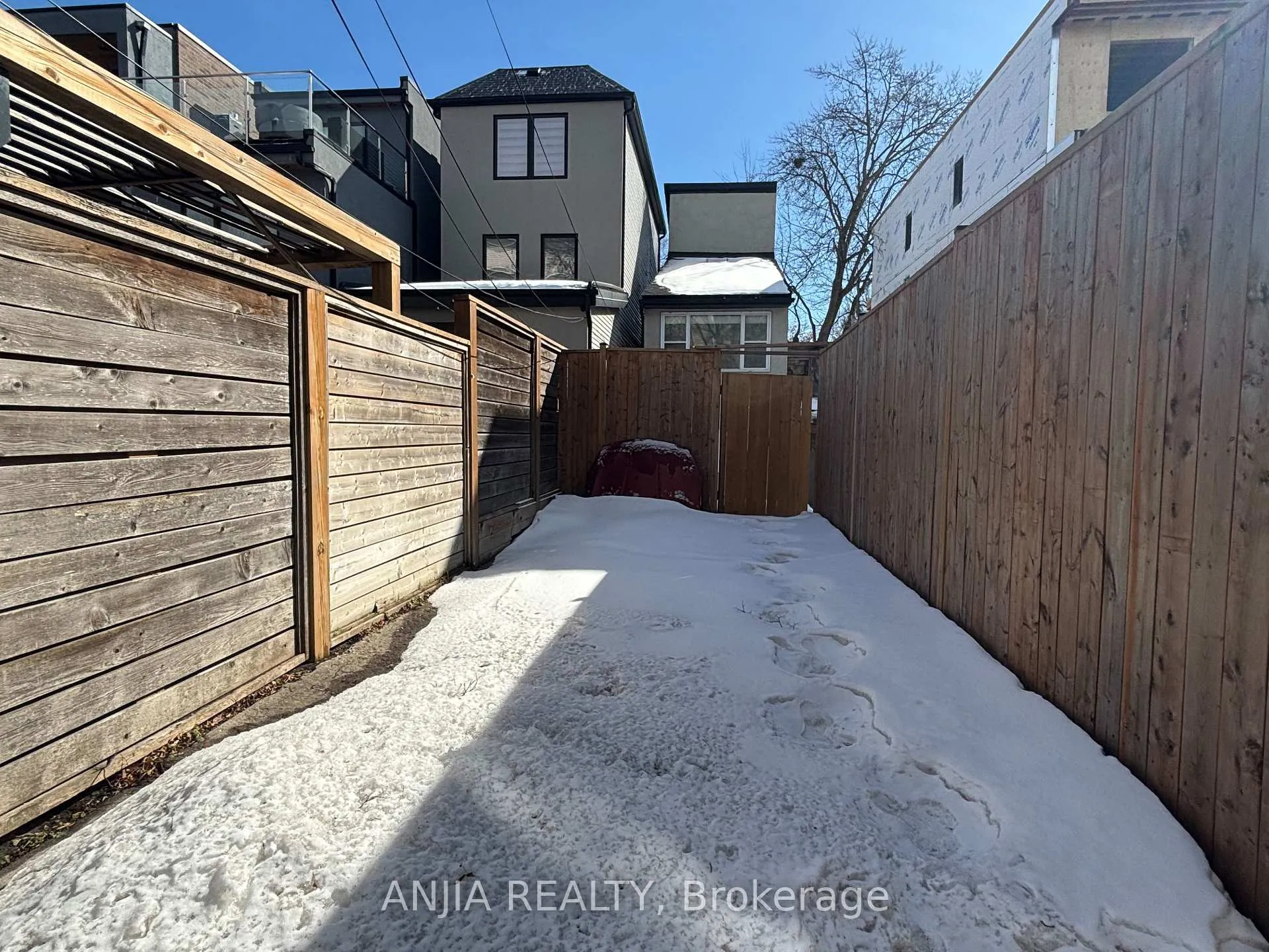 Photo 13 of 6 Minto Street, Toronto, Greenwood-Coxwell — HOMEH