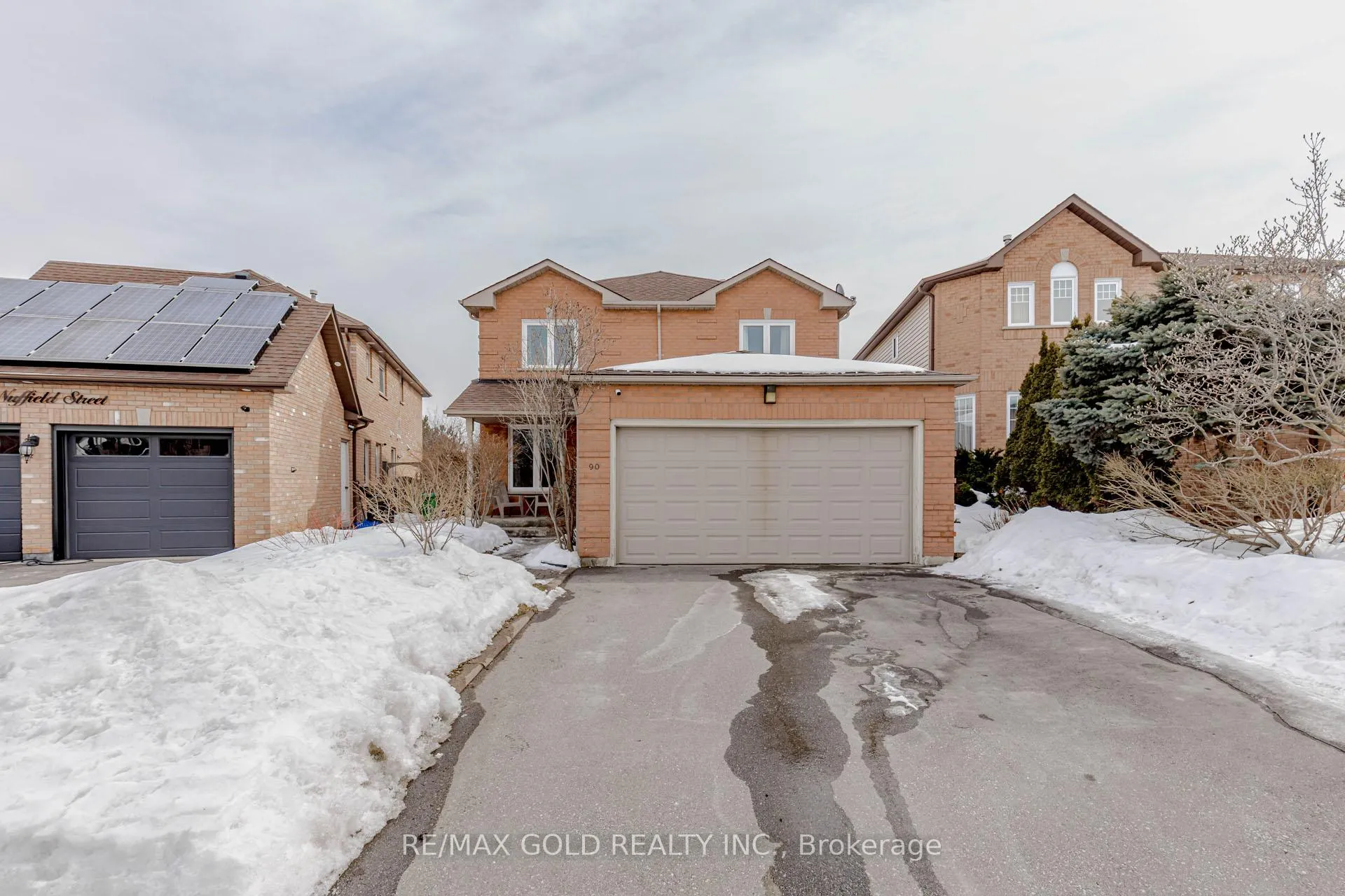 Photo 2 of 90 Newdale Place, Brampton, Westgate — HOMEH