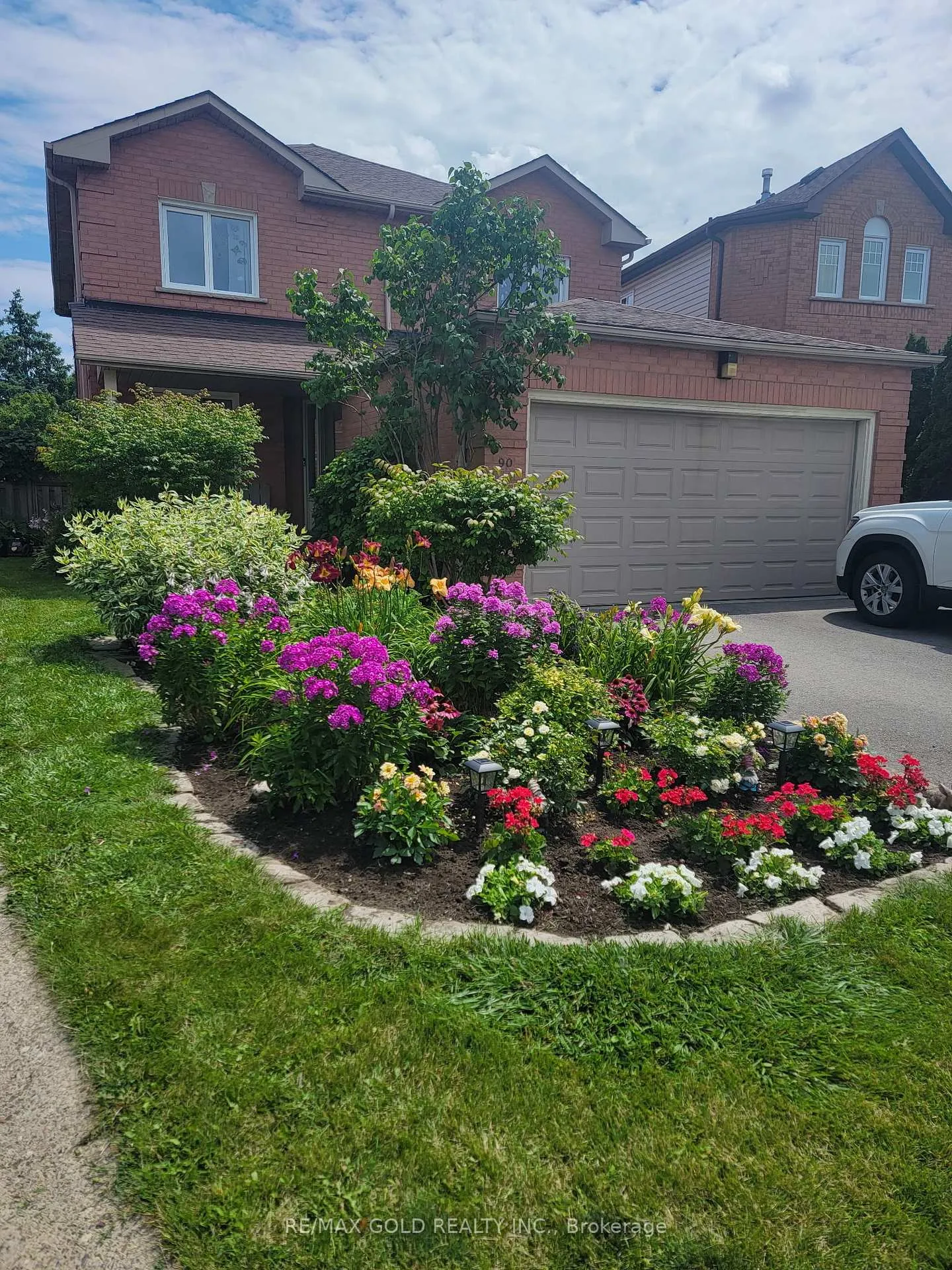 Photo 3 of 90 Newdale Place, Brampton, Westgate — HOMEH