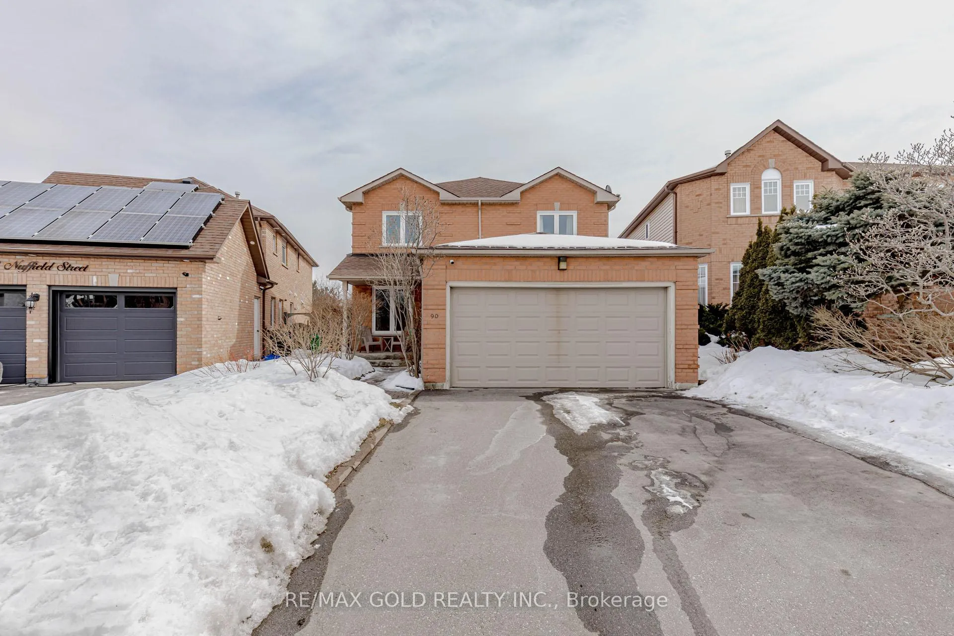 Photo 4 of 90 Newdale Place, Brampton, Westgate — HOMEH
