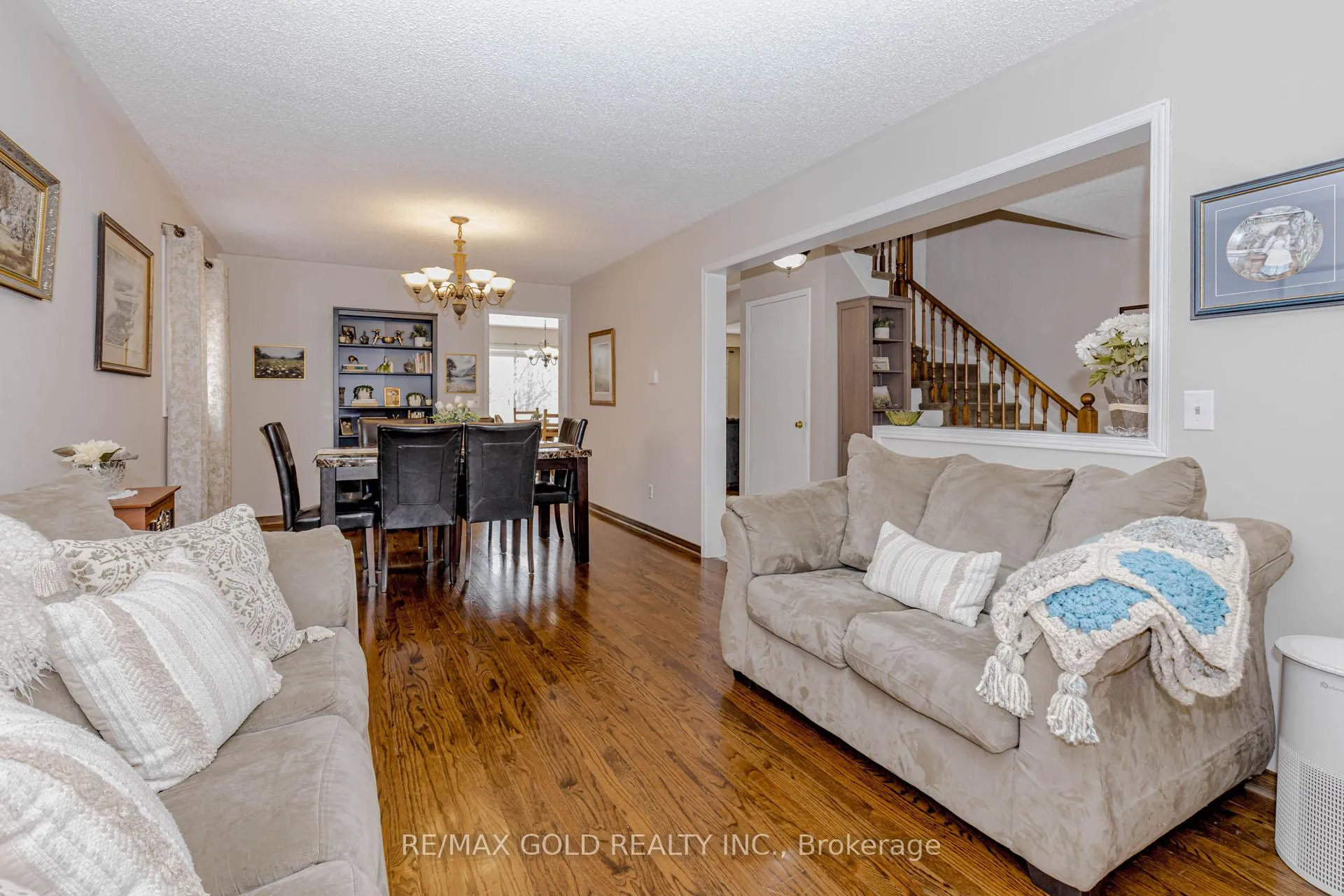 Photo 13 of 90 Newdale Place, Brampton, Westgate — HOMEH