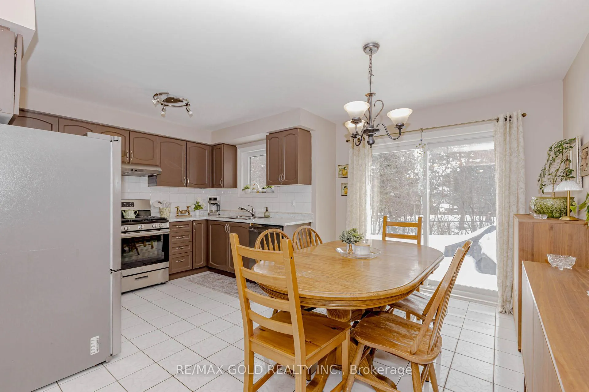 Photo 17 of 90 Newdale Place, Brampton, Westgate — HOMEH