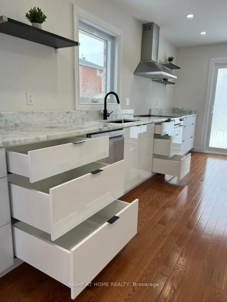 Photo 6 of Unit #MAIN, 13 Forest Dale Drive, Barrie, Little Lake — HOMEH