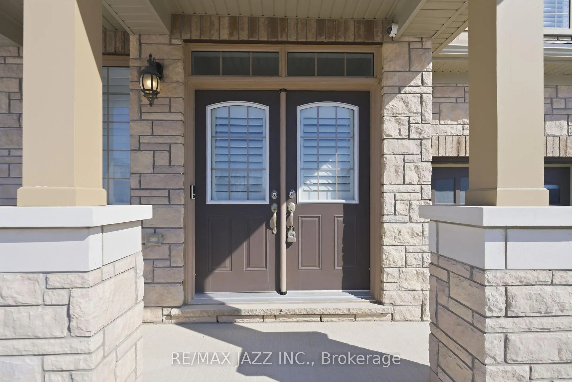 Photo 2 of 123 Woolacott Lane, Clarington, Bowmanville — HOMEH