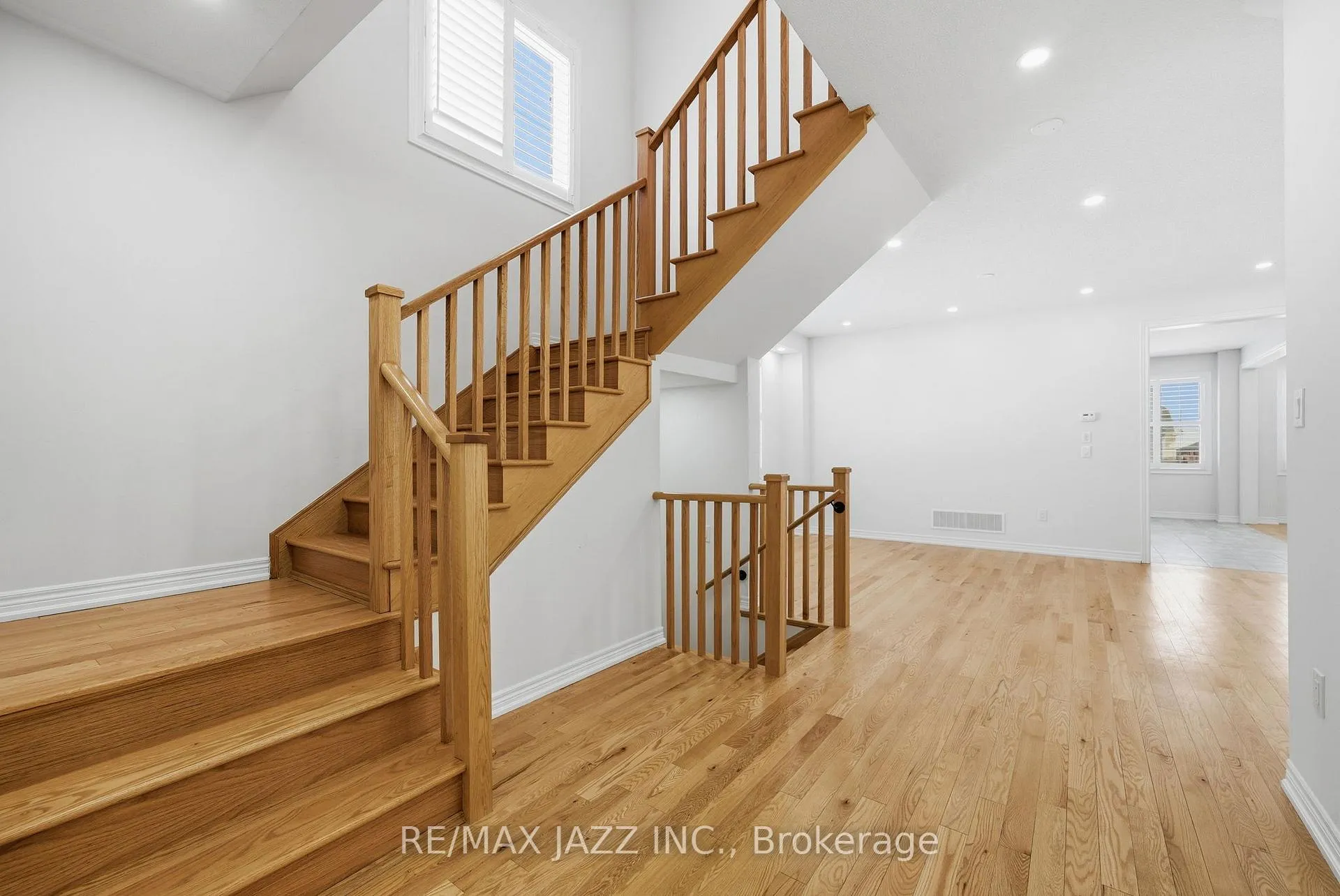 Photo 3 of 123 Woolacott Lane, Clarington, Bowmanville — HOMEH