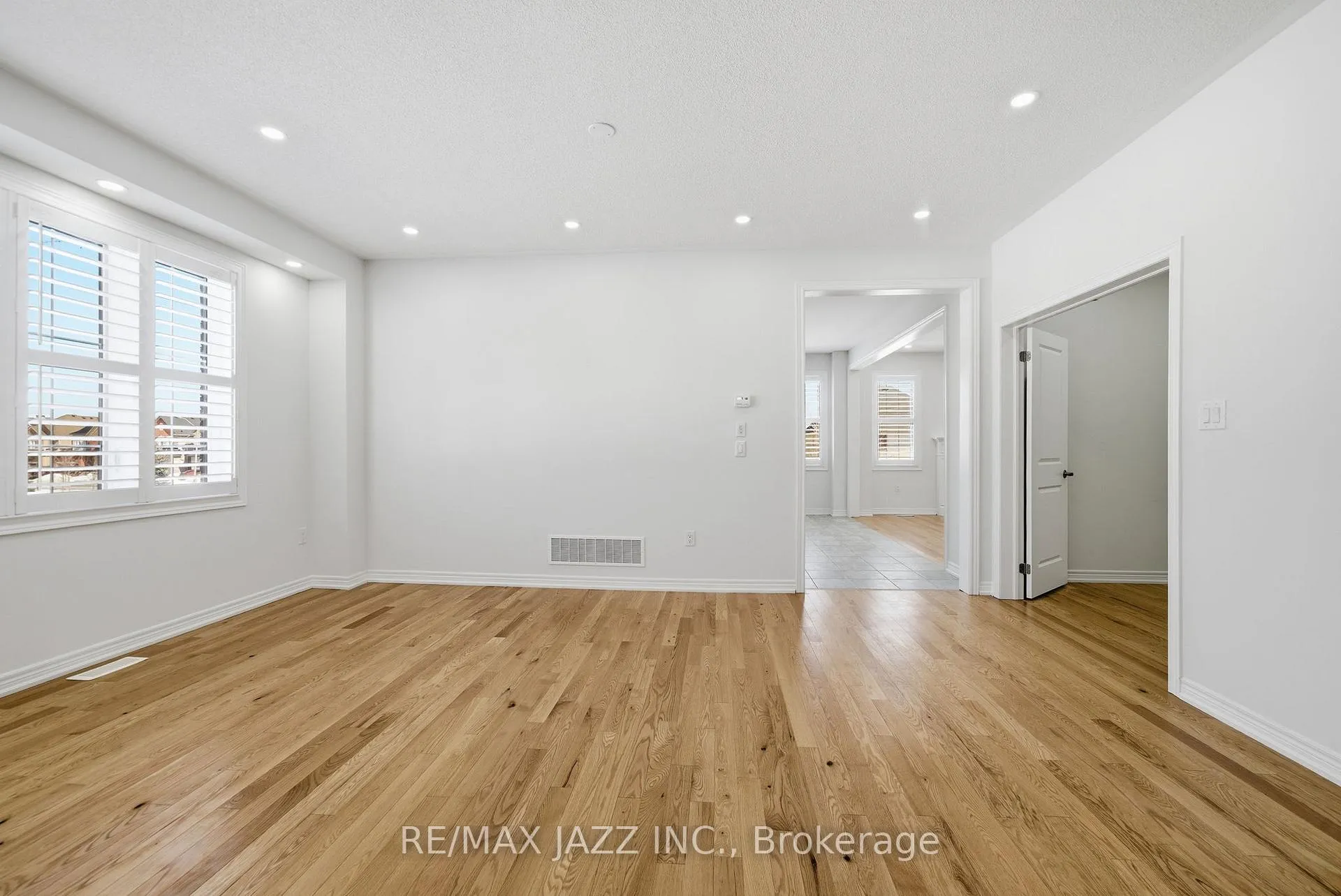 Photo 4 of 123 Woolacott Lane, Clarington, Bowmanville — HOMEH