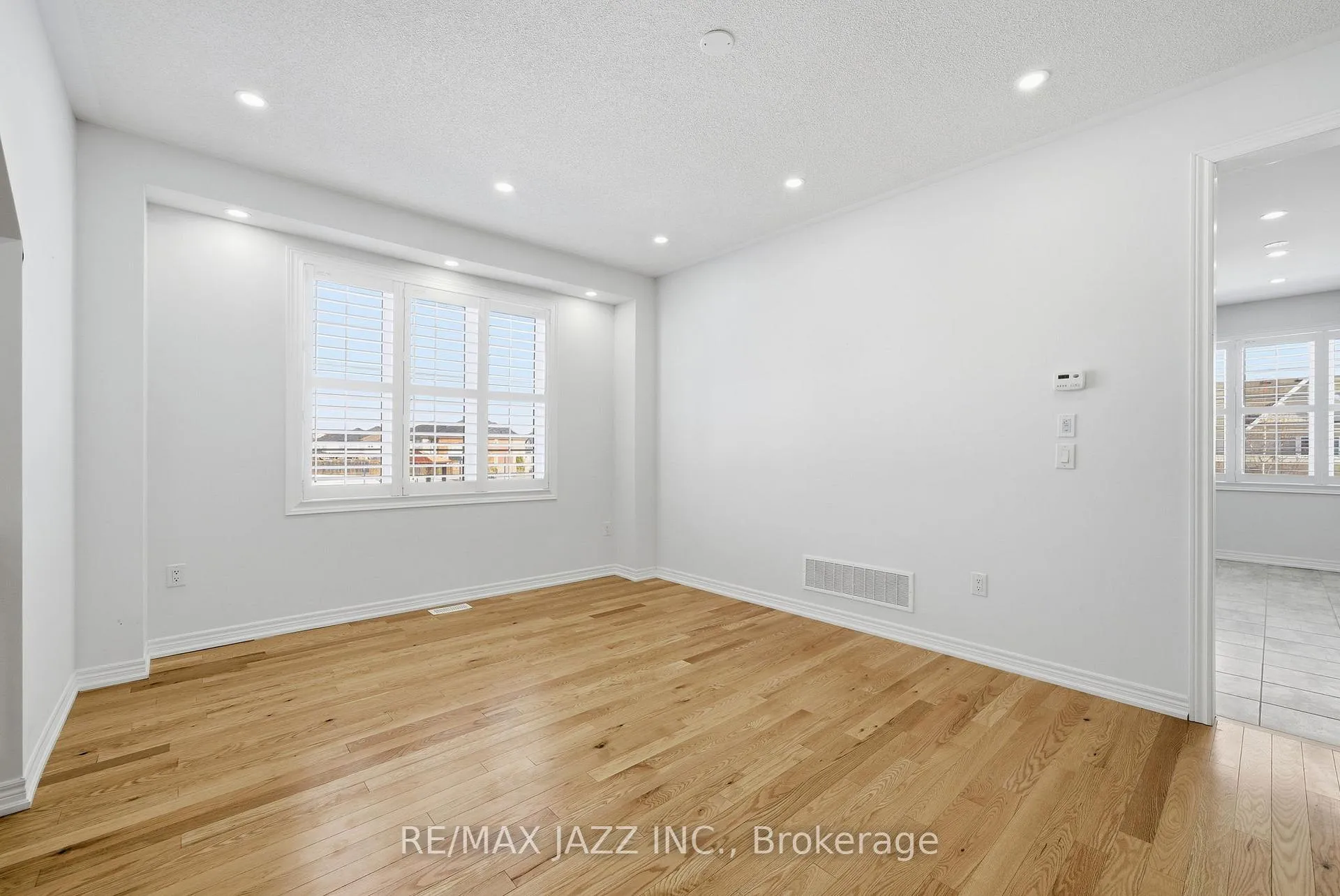 Photo 5 of 123 Woolacott Lane, Clarington, Bowmanville — HOMEH