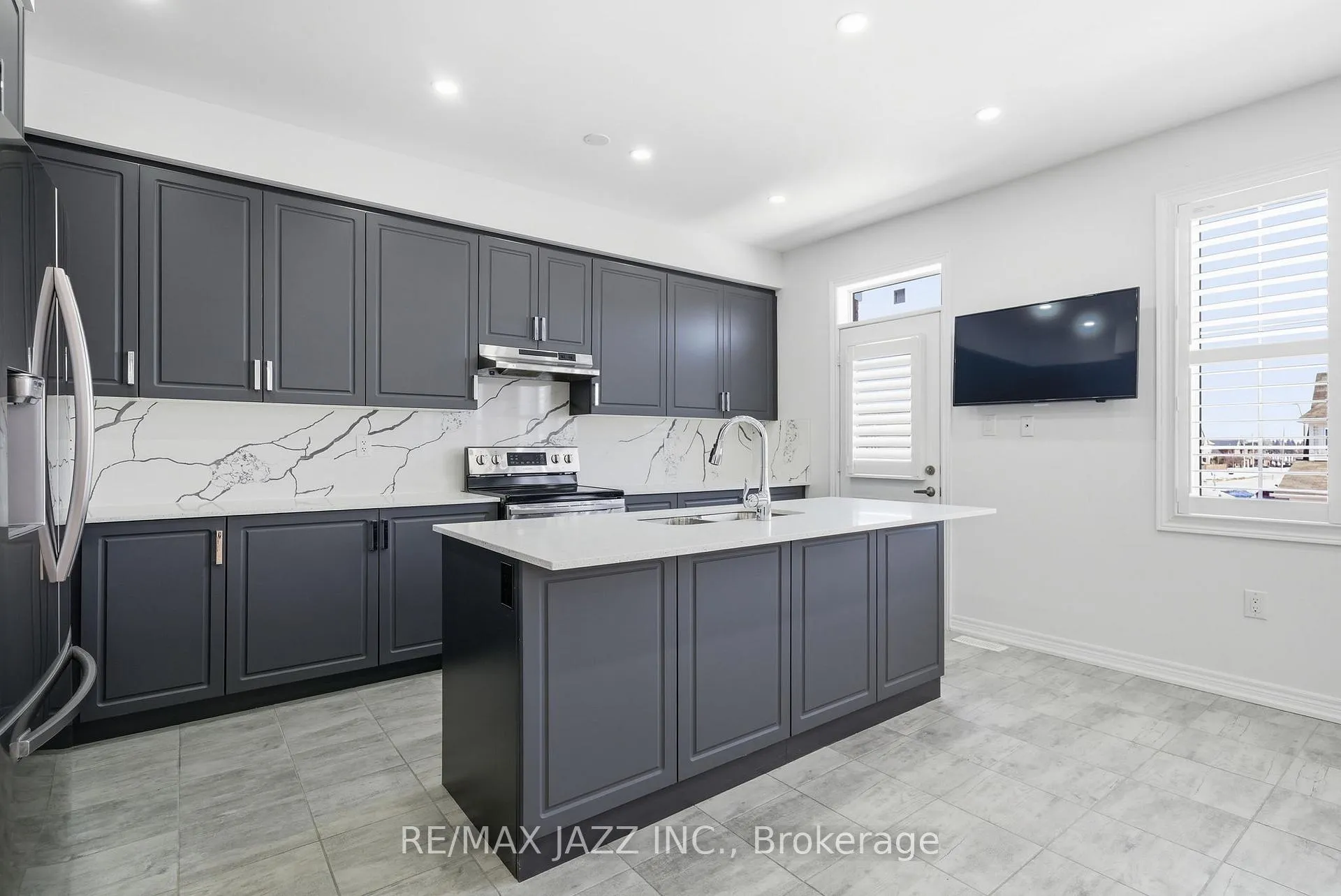 Photo 7 of 123 Woolacott Lane, Clarington, Bowmanville — HOMEH