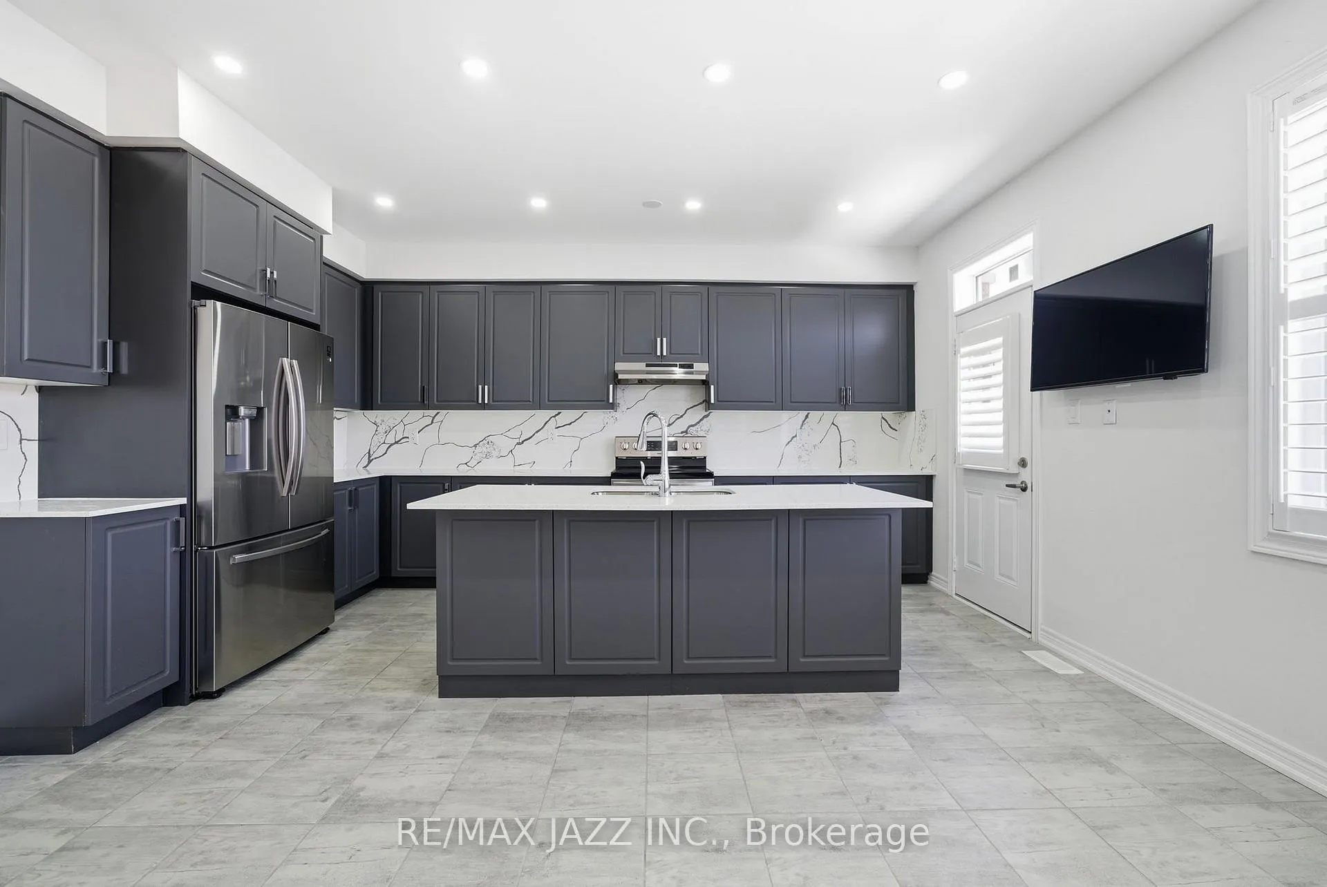 Photo 8 of 123 Woolacott Lane, Clarington, Bowmanville — HOMEH