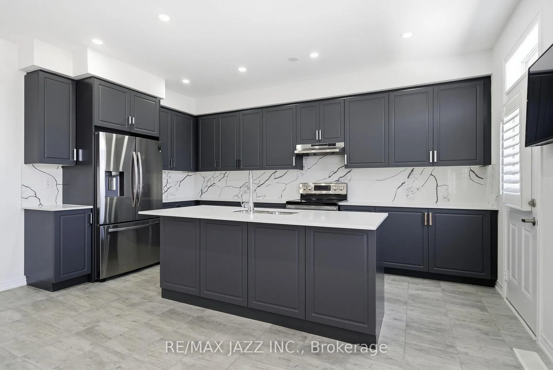 Photo 9 of 123 Woolacott Lane, Clarington, Bowmanville — HOMEH
