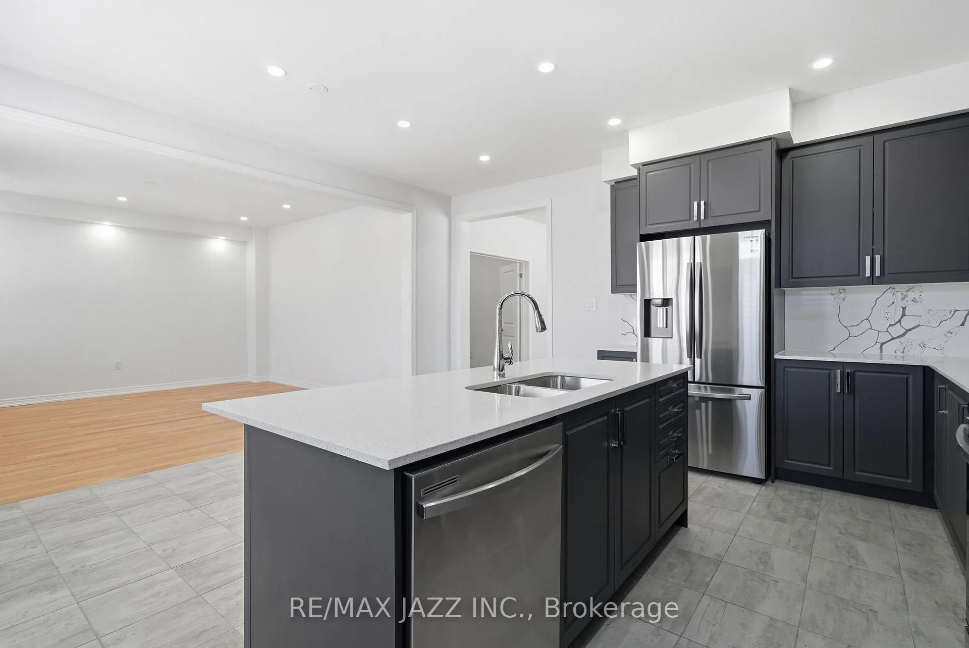 Photo 11 of 123 Woolacott Lane, Clarington, Bowmanville — HOMEH