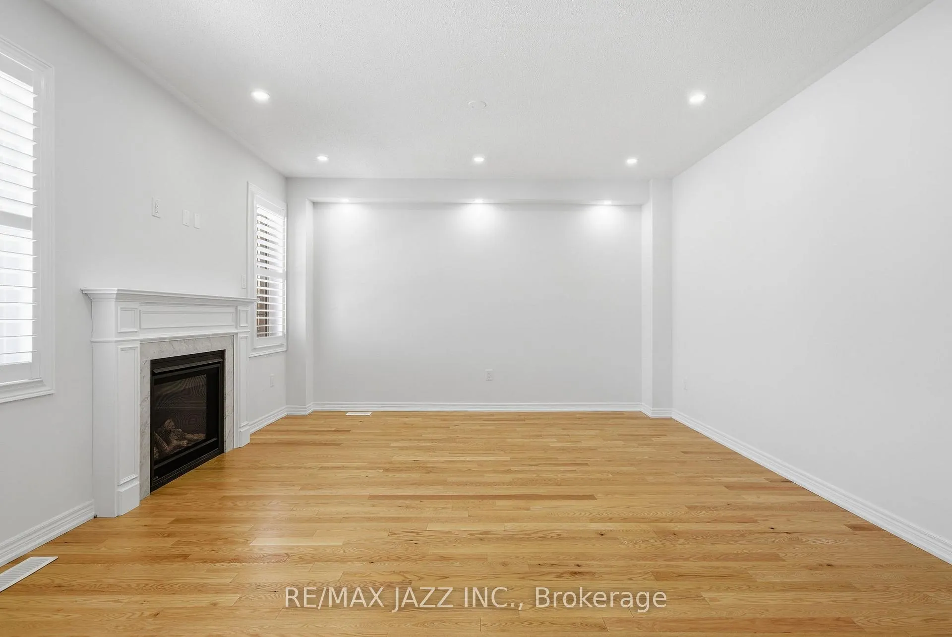 Photo 12 of 123 Woolacott Lane, Clarington, Bowmanville — HOMEH
