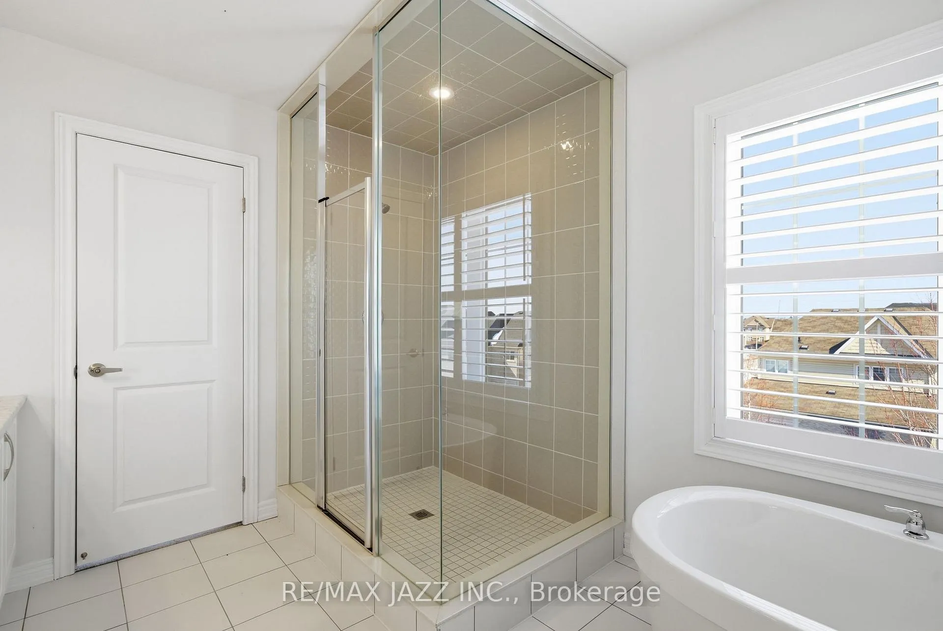 Photo 25 of 123 Woolacott Lane, Clarington, Bowmanville — HOMEH