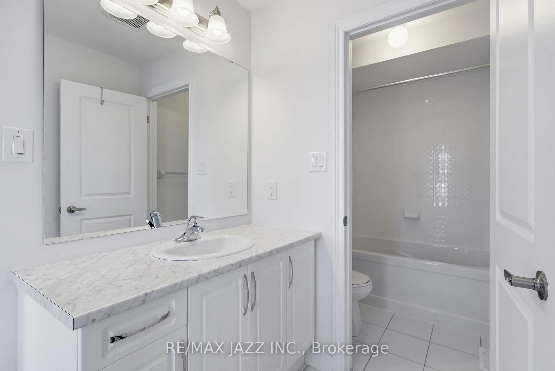 Photo 30 of 123 Woolacott Lane, Clarington, Bowmanville — HOMEH