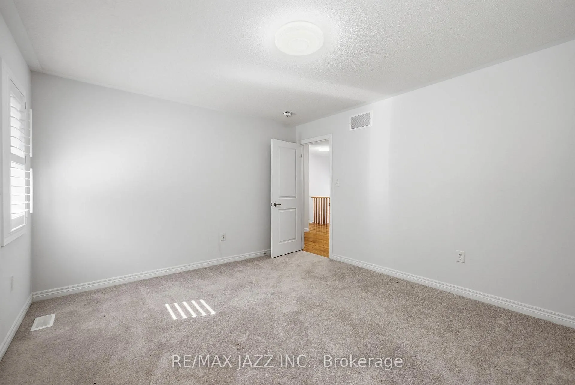 Photo 35 of 123 Woolacott Lane, Clarington, Bowmanville — HOMEH