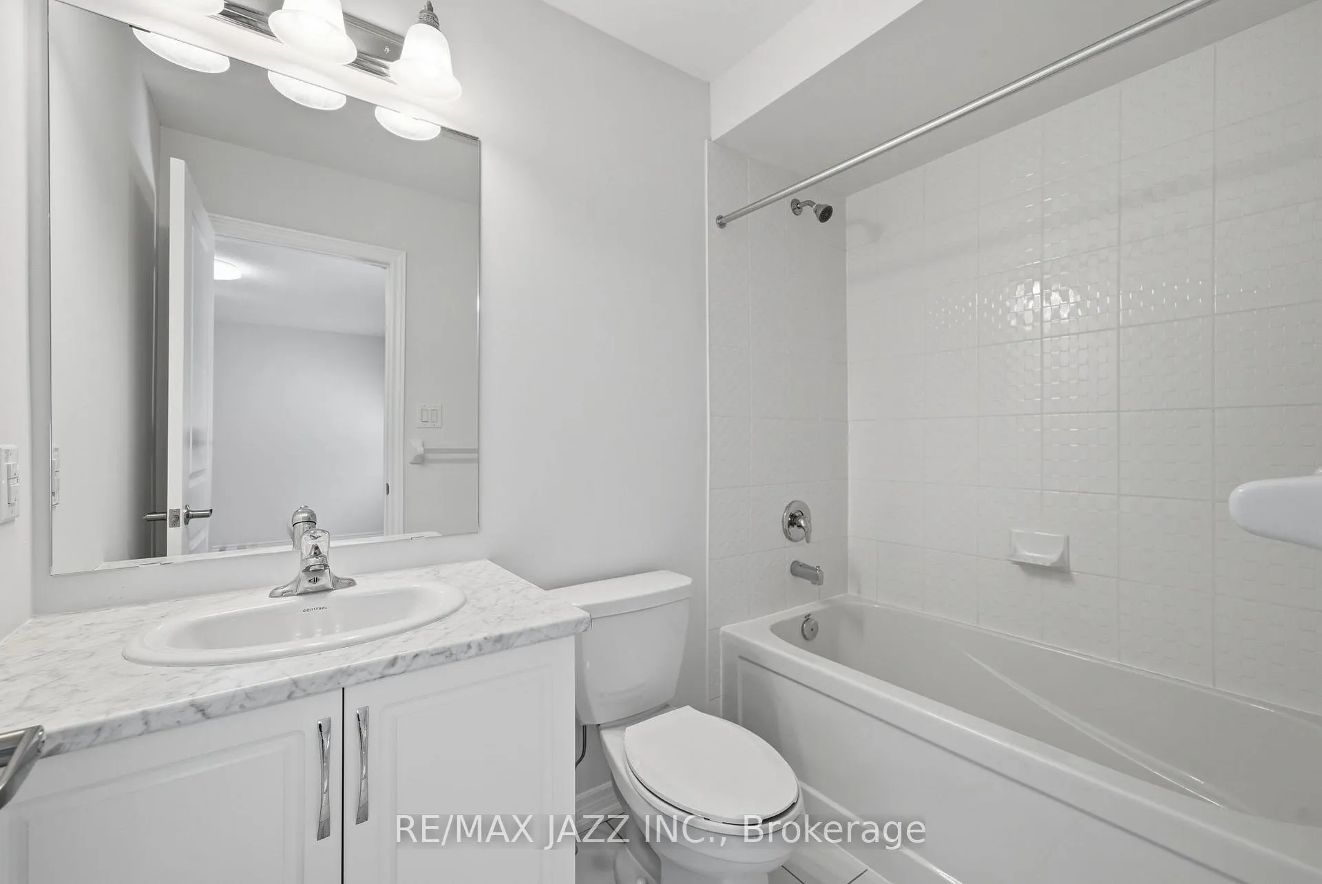 Photo 37 of 123 Woolacott Lane, Clarington, Bowmanville — HOMEH