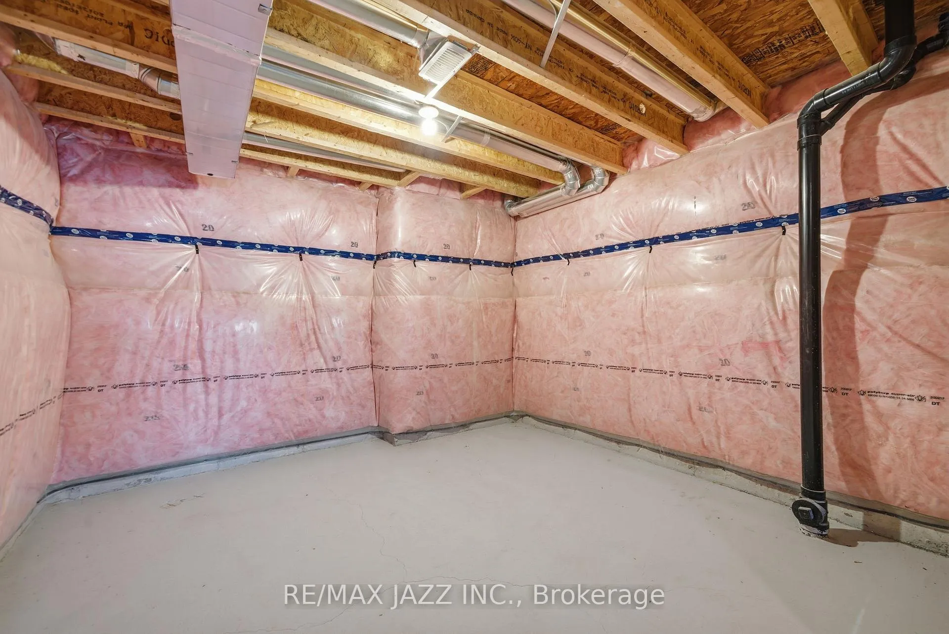 Photo 41 of 123 Woolacott Lane, Clarington, Bowmanville — HOMEH