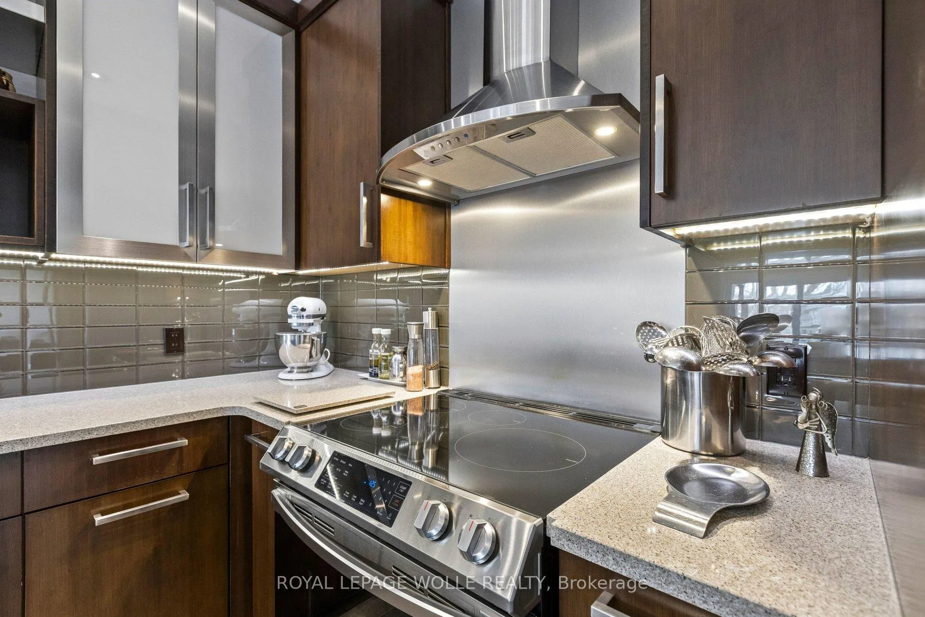 Photo 9 of 31 Cedar Crest Street, Kitchener — HOMEH