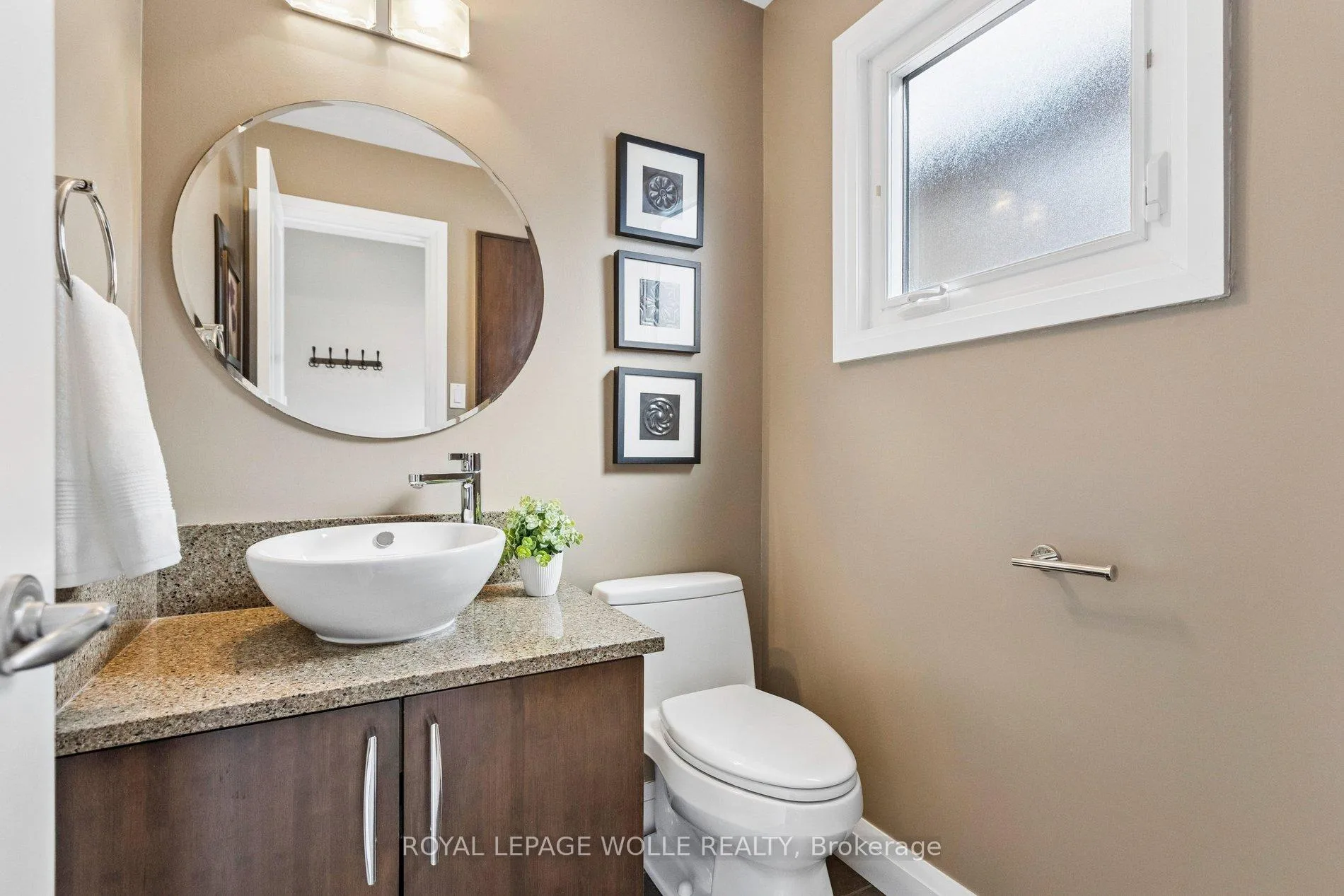 Photo 14 of 31 Cedar Crest Street, Kitchener — HOMEH