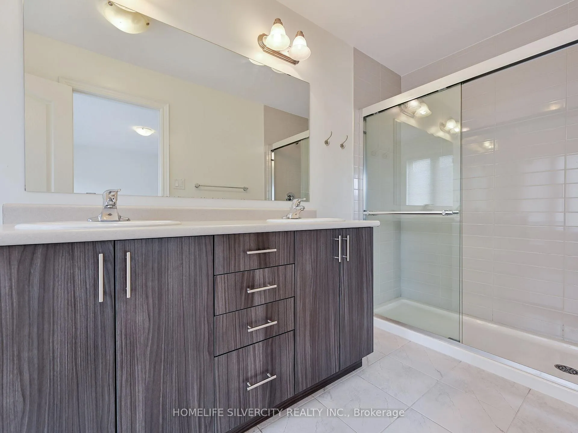 Photo 19 of 23 Temple Manor Road, Brampton, Bram West — HOMEH