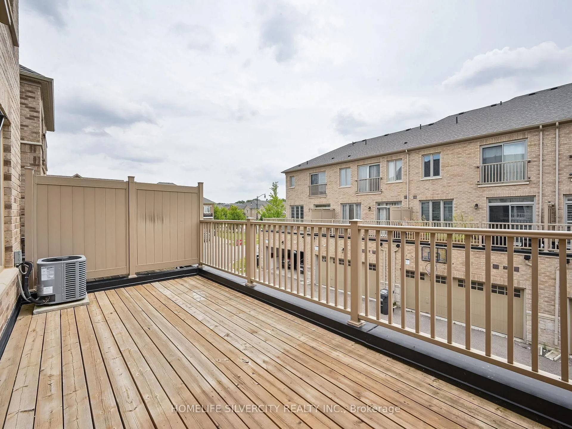 Photo 29 of 23 Temple Manor Road, Brampton, Bram West — HOMEH