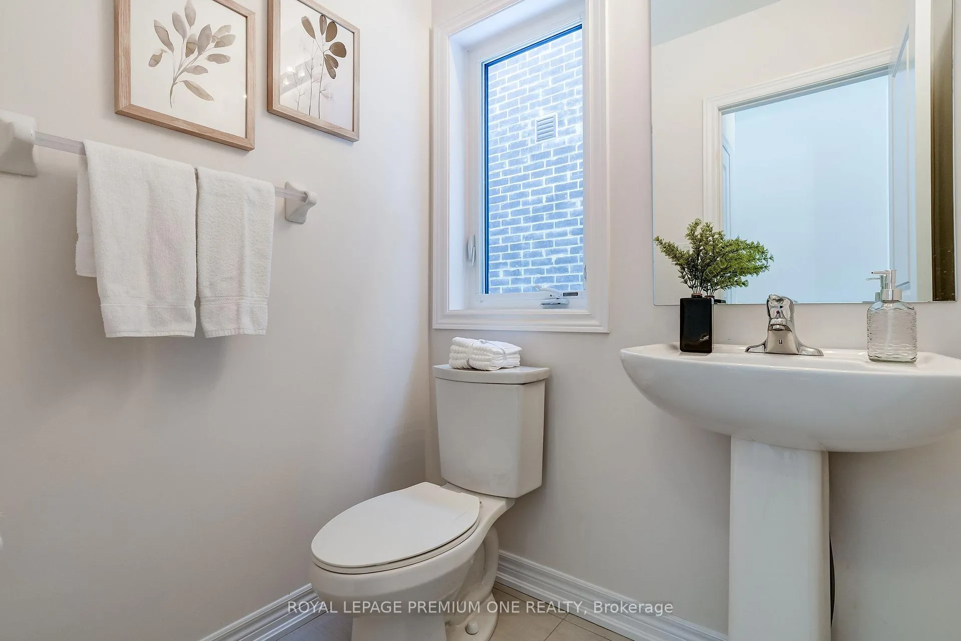 Photo 12 of 445 Kennedy Circle, Milton, Cobban — HOMEH