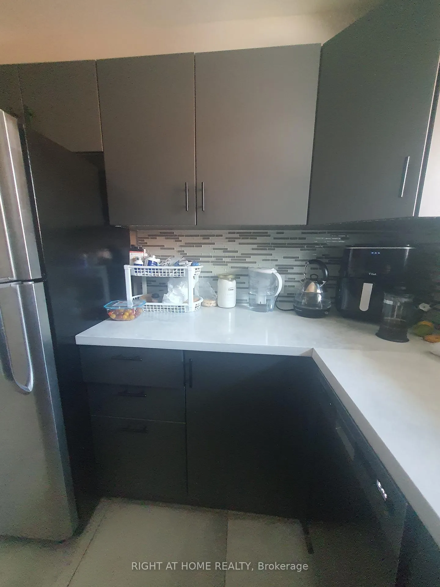 Photo 2 of Unit 3, 165 Berry Road, Etobicoke, Stonegate-Queensway — HOMEH