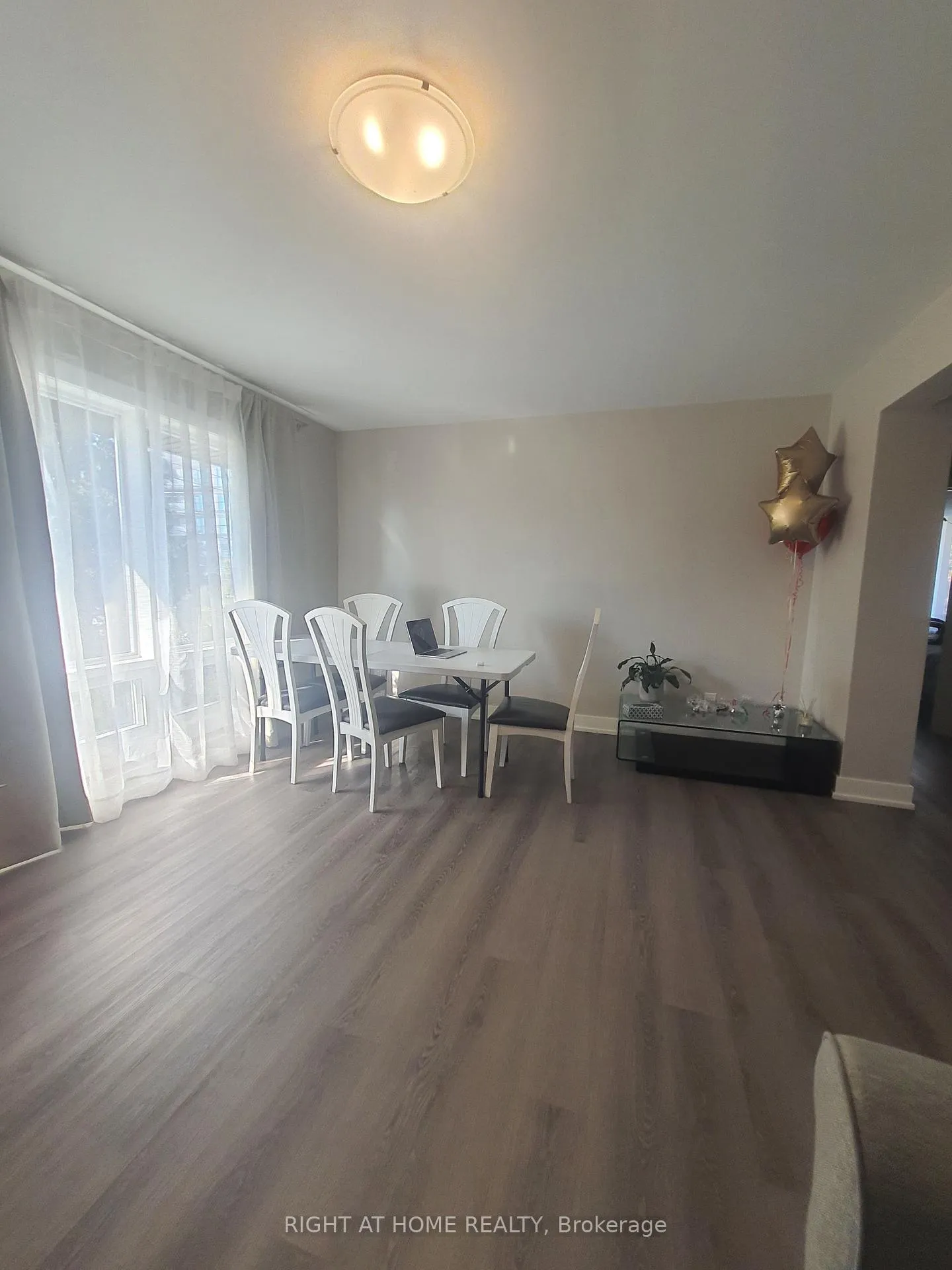 Photo 4 of Unit 3, 165 Berry Road, Etobicoke, Stonegate-Queensway — HOMEH