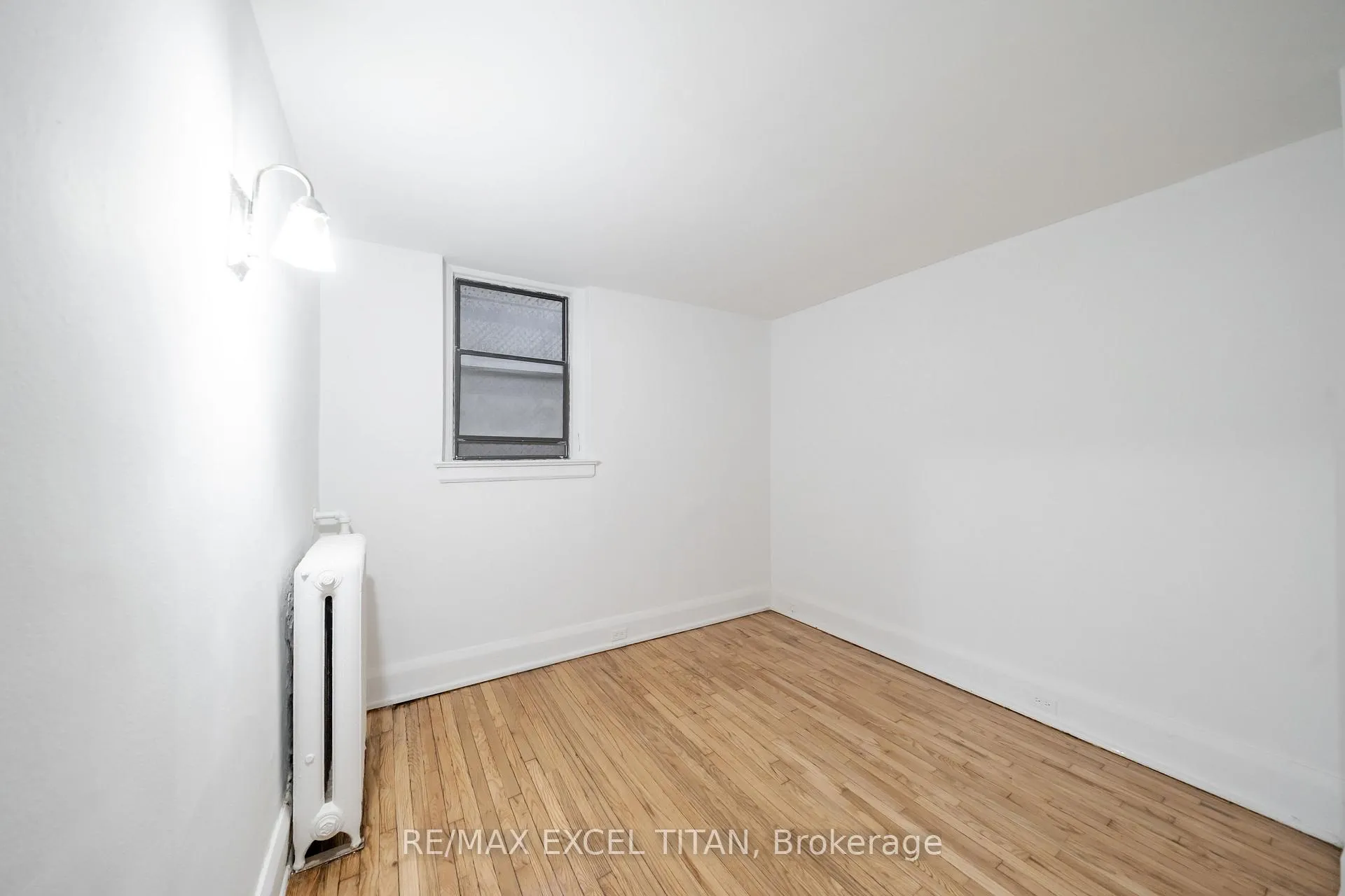 Photo 4 of Unit 80, 10 Kingston Road, Toronto, Woodbine Corridor — HOMEH
