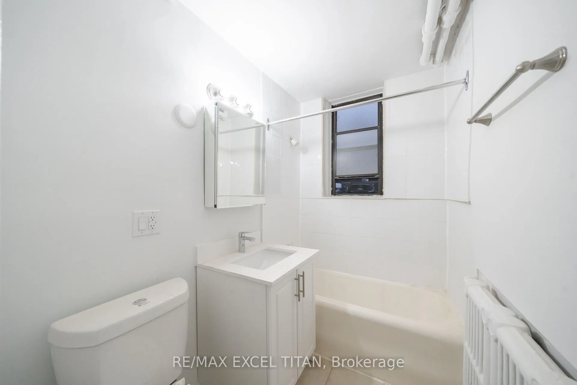 Photo 10 of Unit 80, 10 Kingston Road, Toronto, Woodbine Corridor — HOMEH