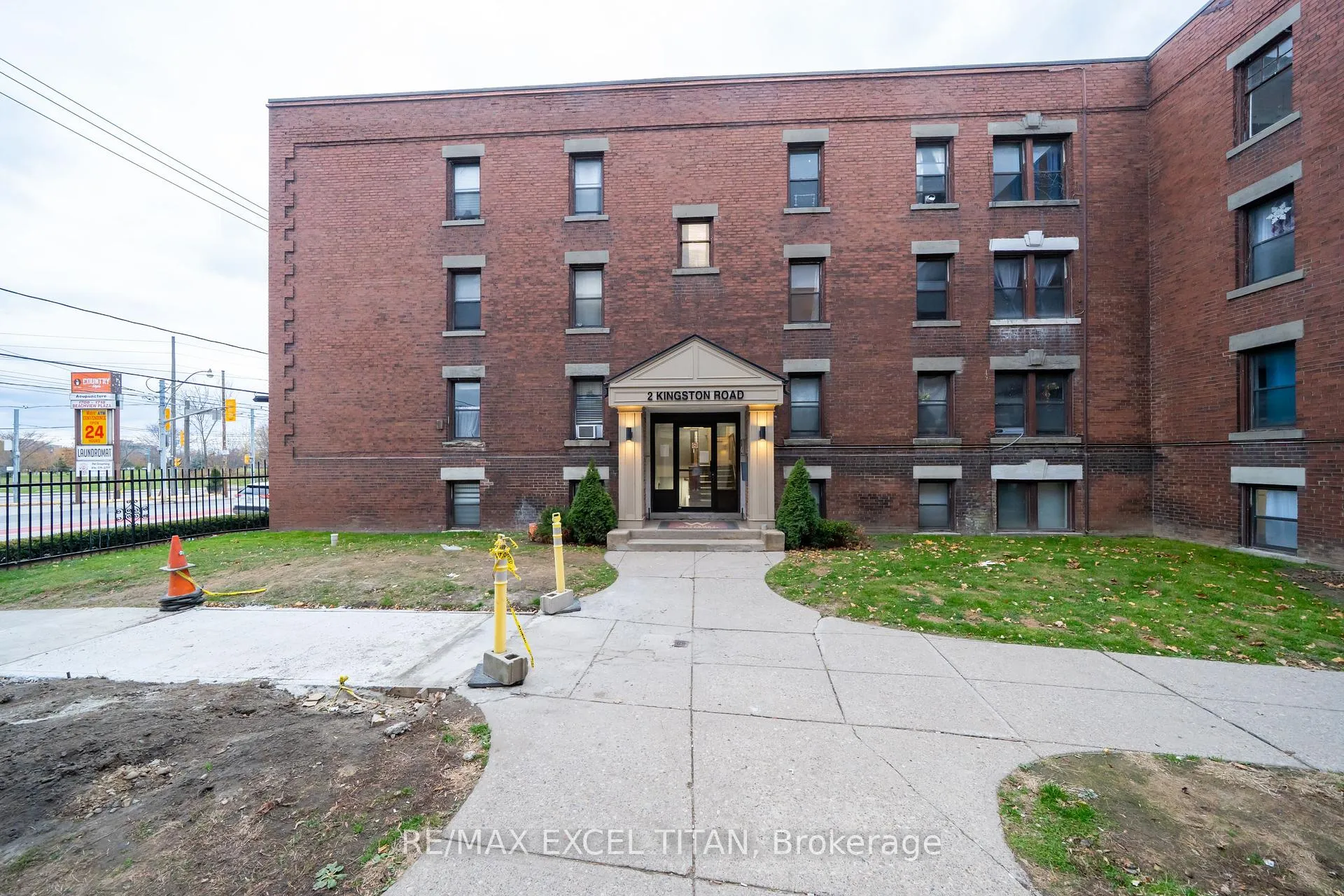 Photo 10 of Unit 9, 2 Kingston Road, Toronto, Woodbine Corridor — HOMEH