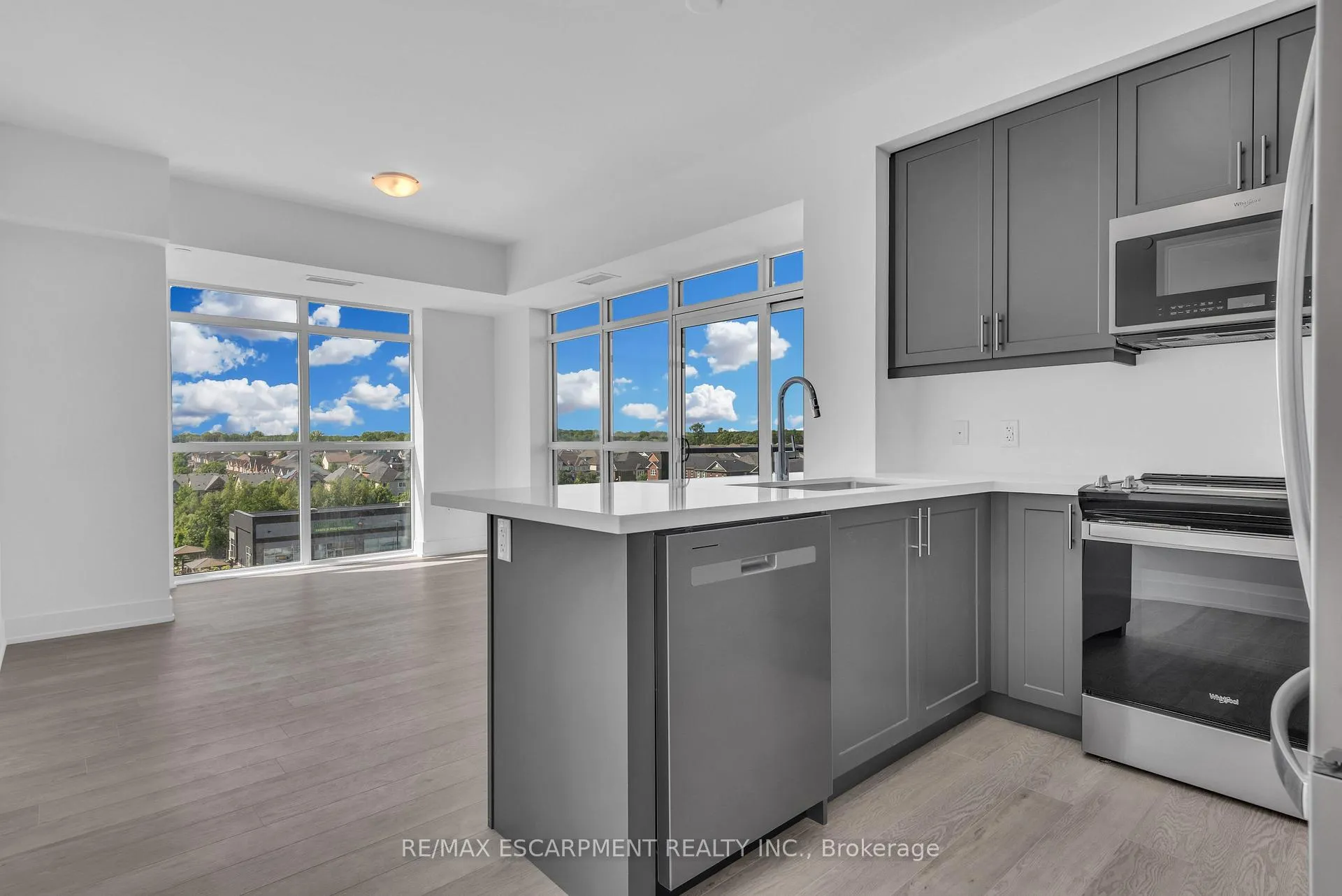 Photo 3 of Unit 605, 470 Dundas Street, Hamilton, Waterdown — HOMEH