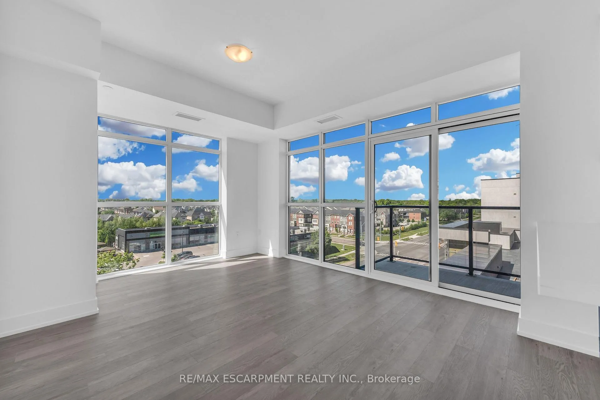 Photo 8 of Unit 605, 470 Dundas Street, Hamilton, Waterdown — HOMEH