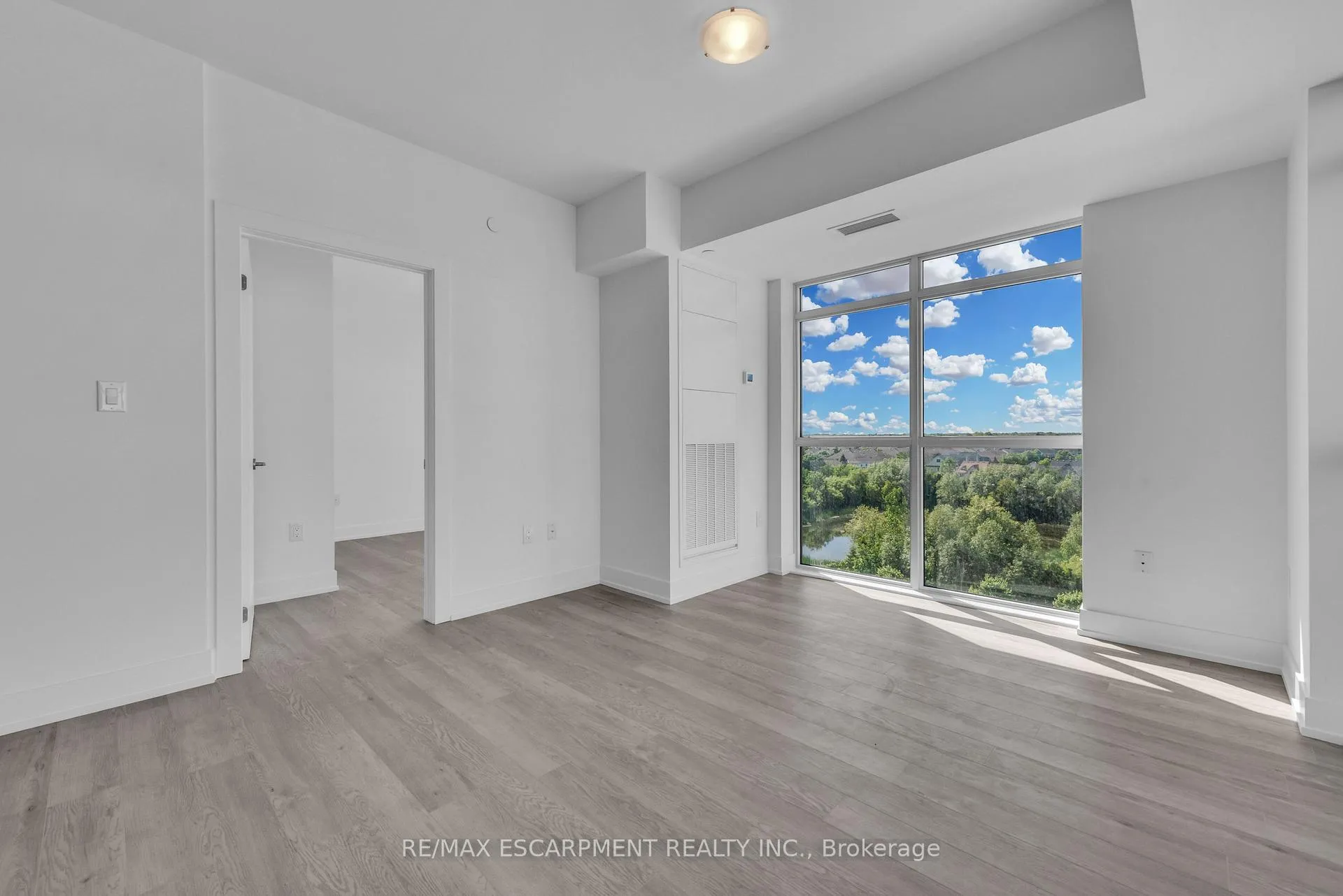 Photo 11 of Unit 605, 470 Dundas Street, Hamilton, Waterdown — HOMEH