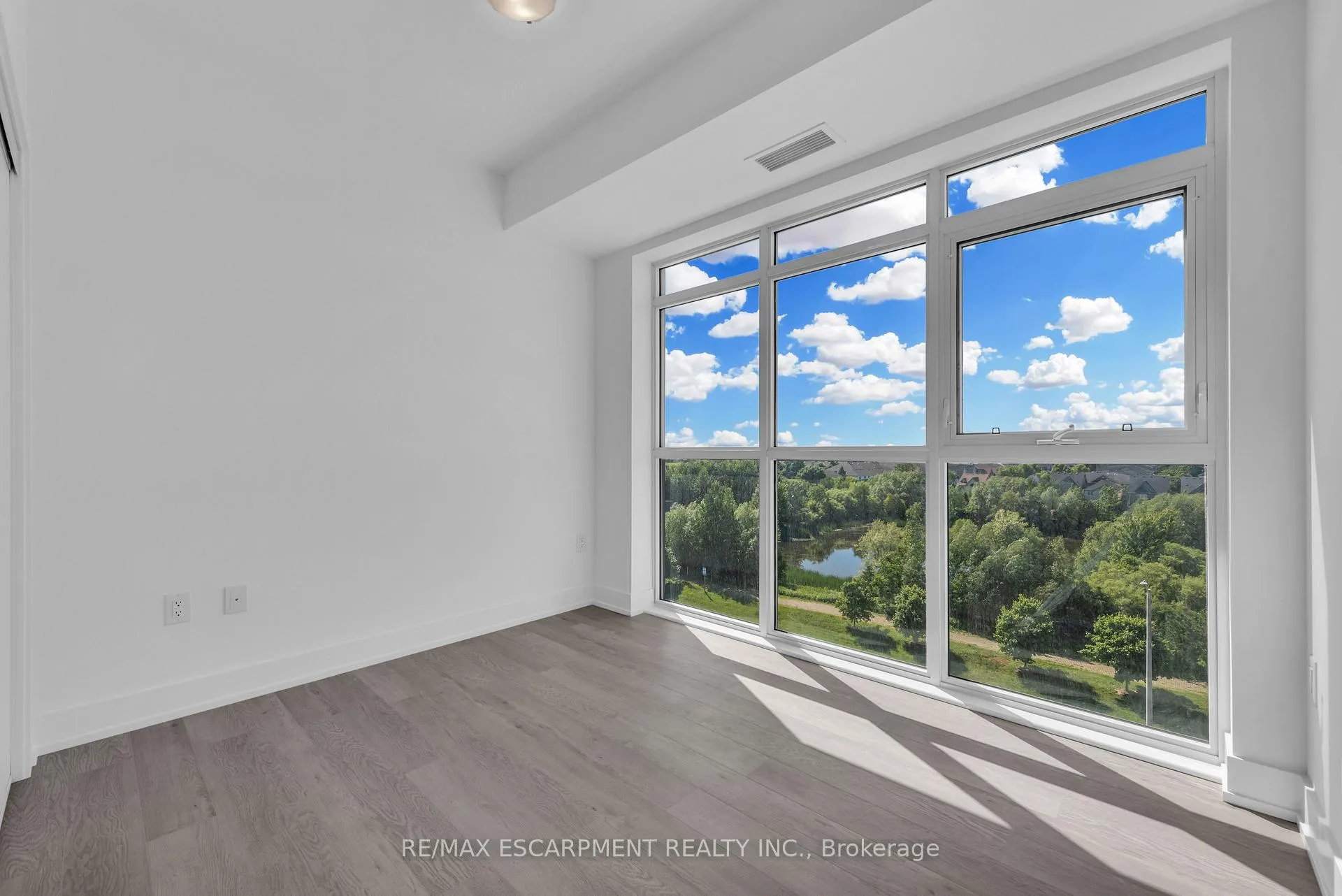 Photo 15 of Unit 605, 470 Dundas Street, Hamilton, Waterdown — HOMEH