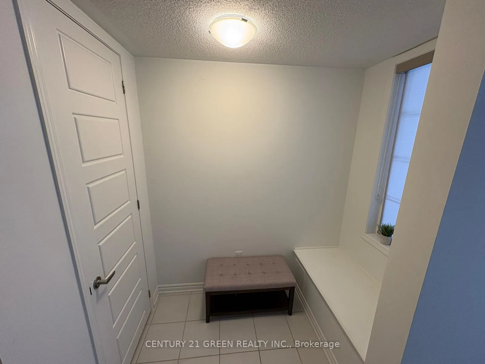 Photo 3 of 39 Keppel Circle, Brampton, Northwest Brampton — HOMEH