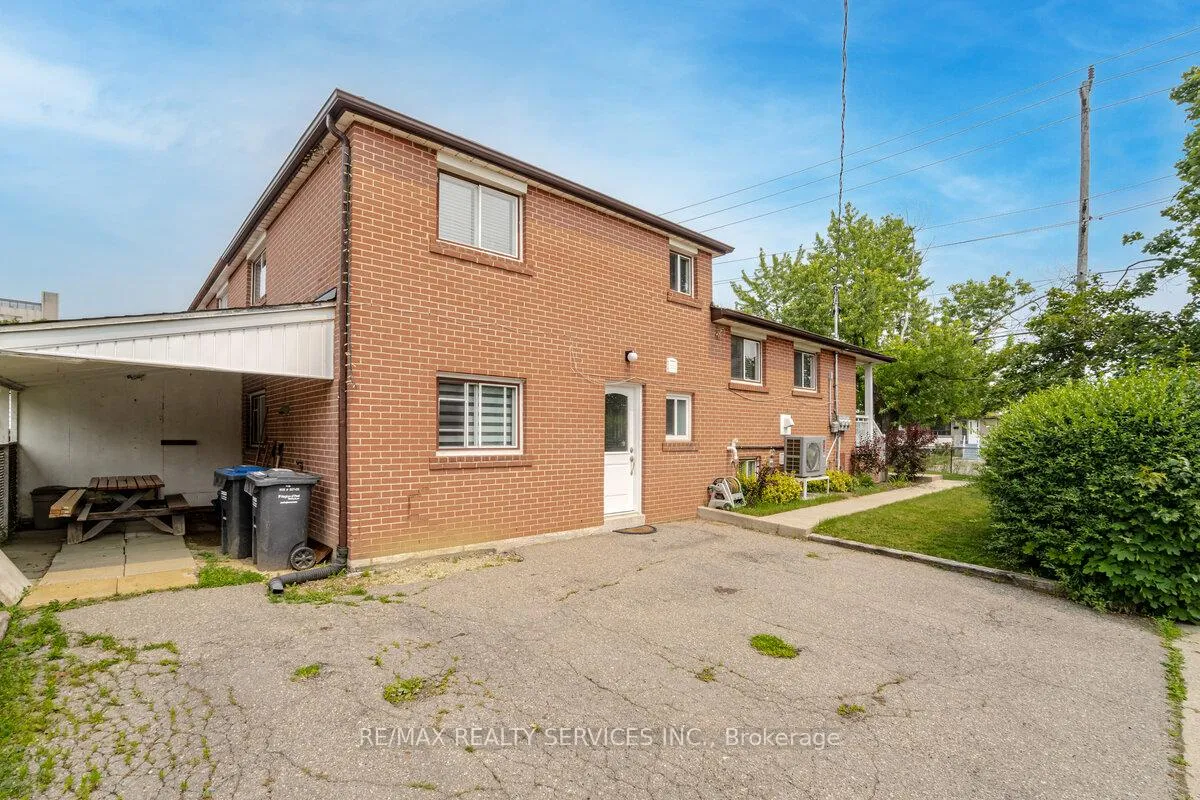 Photo 3 of 156 Vodden Street E, Brampton, Brampton North — HOMEH