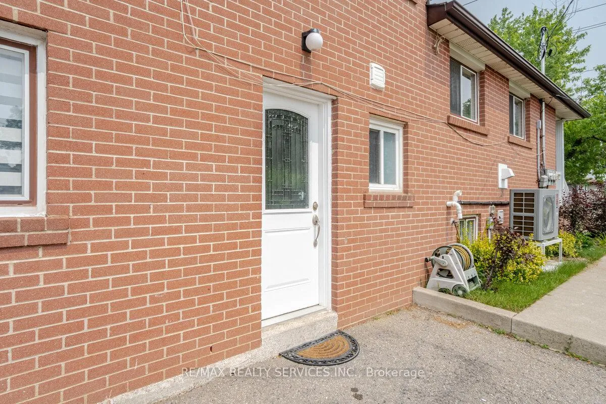 Photo 4 of 156 Vodden Street E, Brampton, Brampton North — HOMEH