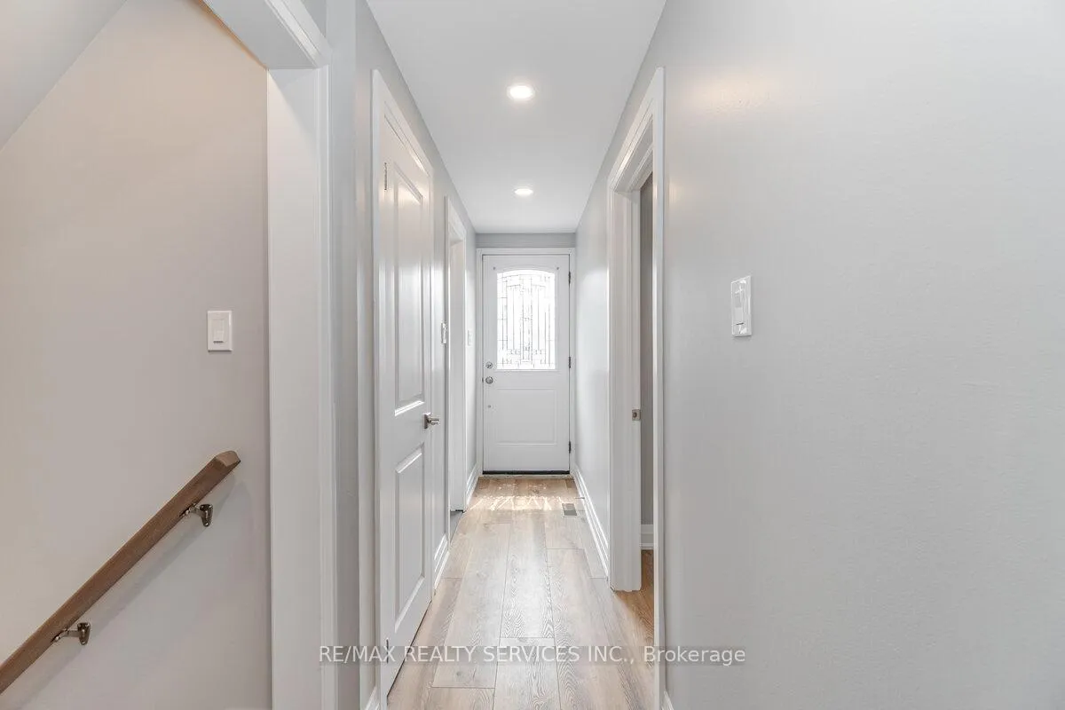 Photo 5 of 156 Vodden Street E, Brampton, Brampton North — HOMEH