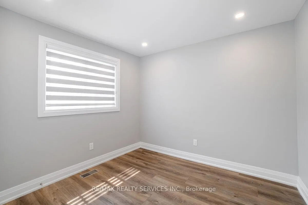 Photo 11 of 156 Vodden Street E, Brampton, Brampton North — HOMEH