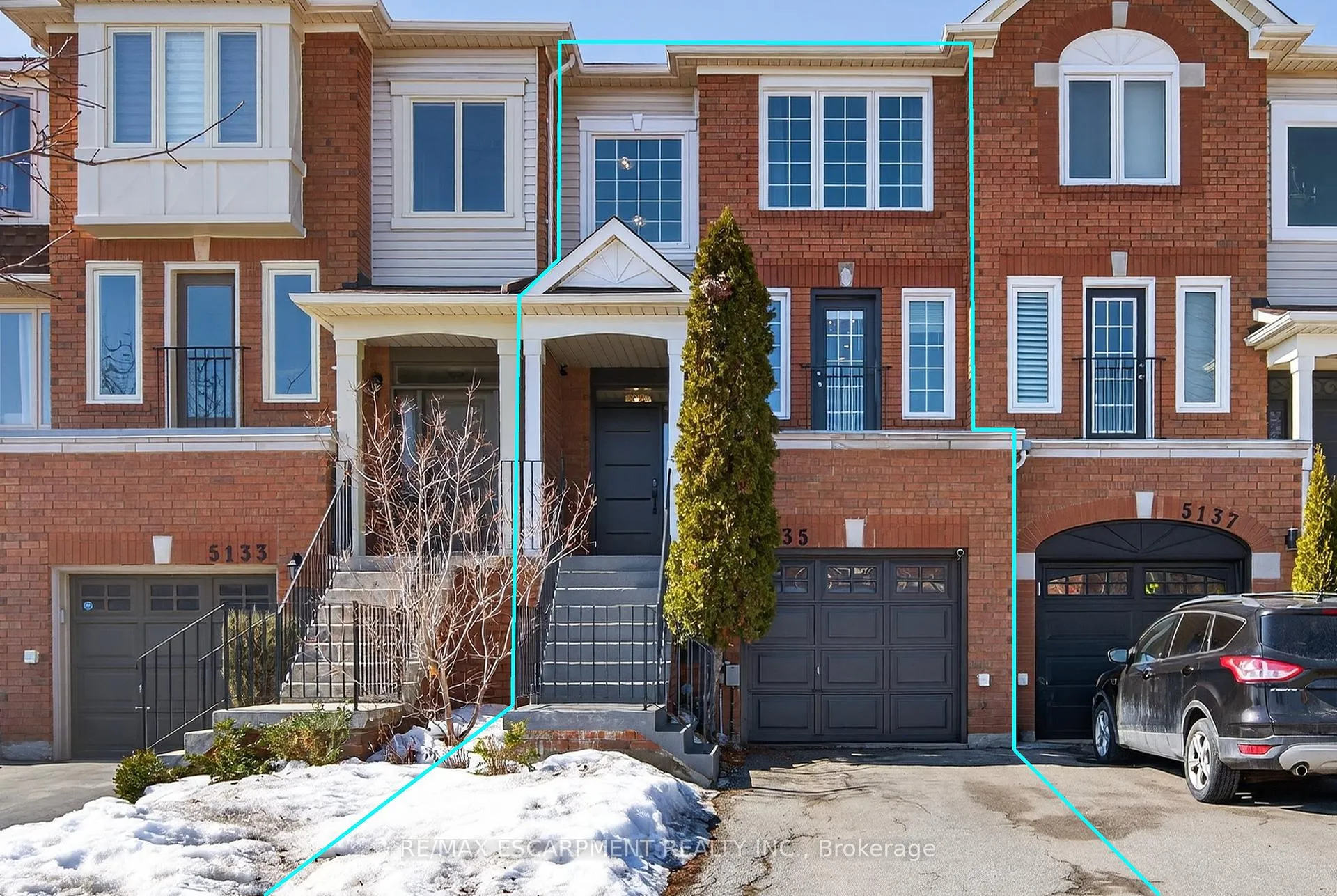 Photo 2 of 5135 Dryden Avenue, Burlington, Orchard — HOMEH