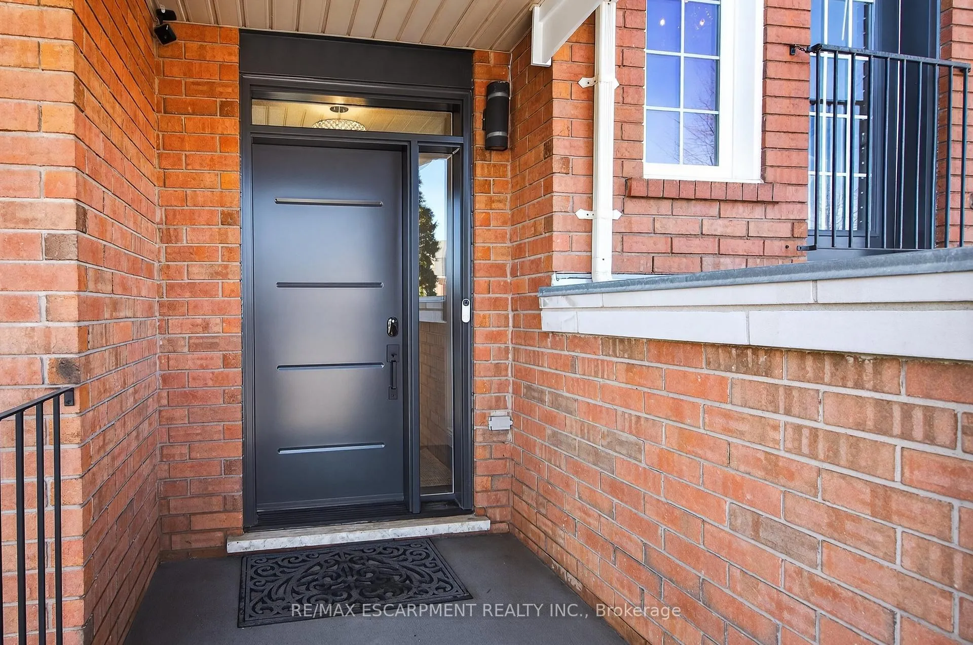 Photo 3 of 5135 Dryden Avenue, Burlington, Orchard — HOMEH