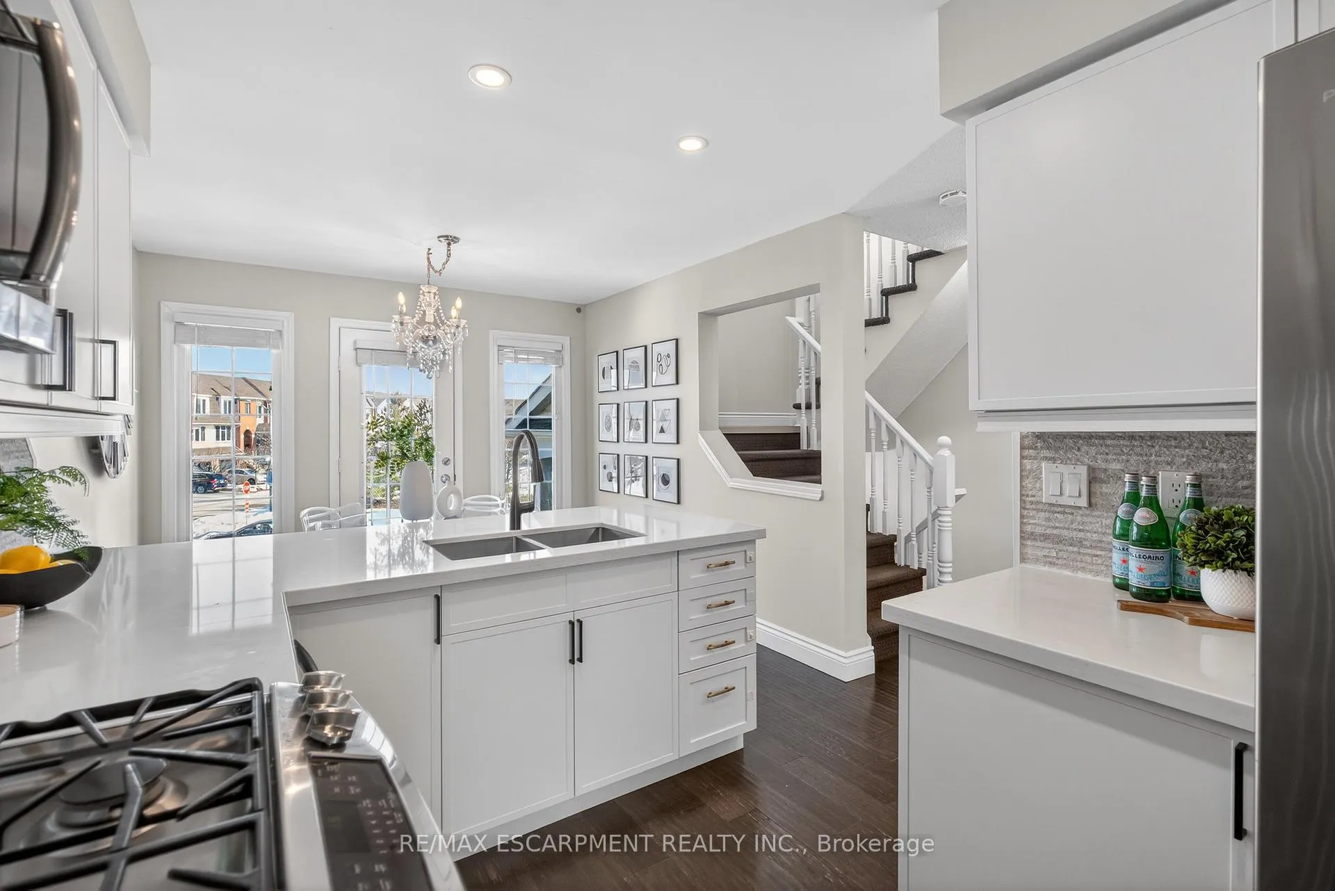 Photo 4 of 5135 Dryden Avenue, Burlington, Orchard — HOMEH