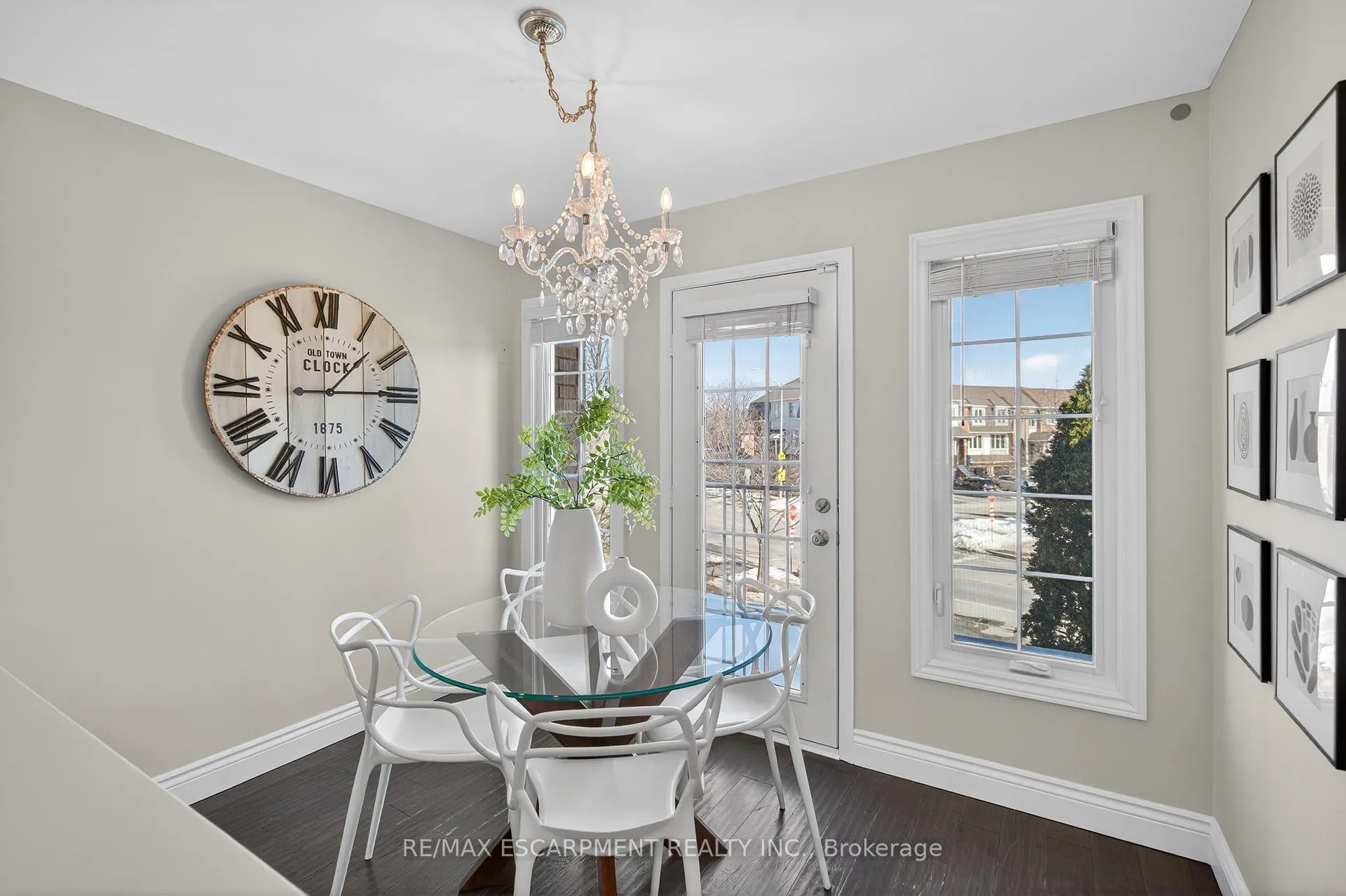 Photo 5 of 5135 Dryden Avenue, Burlington, Orchard — HOMEH
