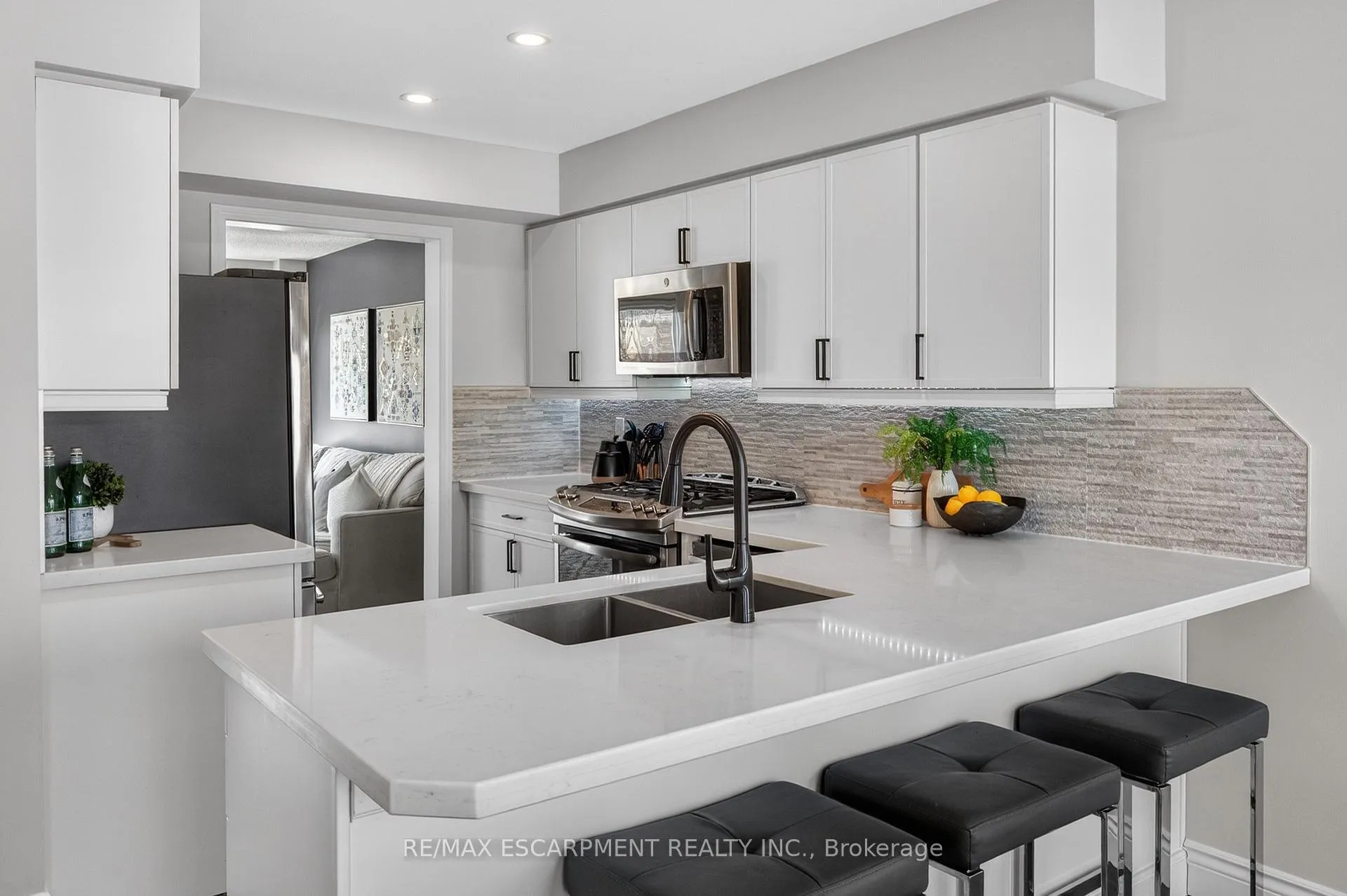 Photo 7 of 5135 Dryden Avenue, Burlington, Orchard — HOMEH