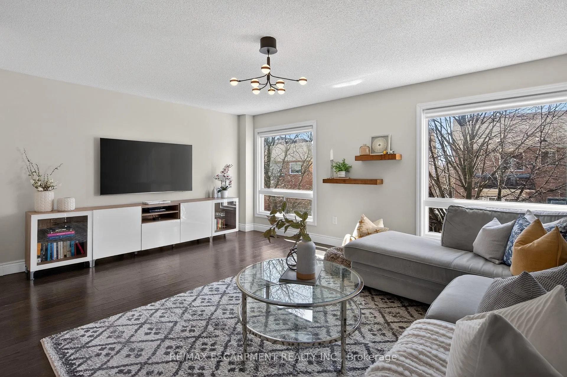 Photo 9 of 5135 Dryden Avenue, Burlington, Orchard — HOMEH