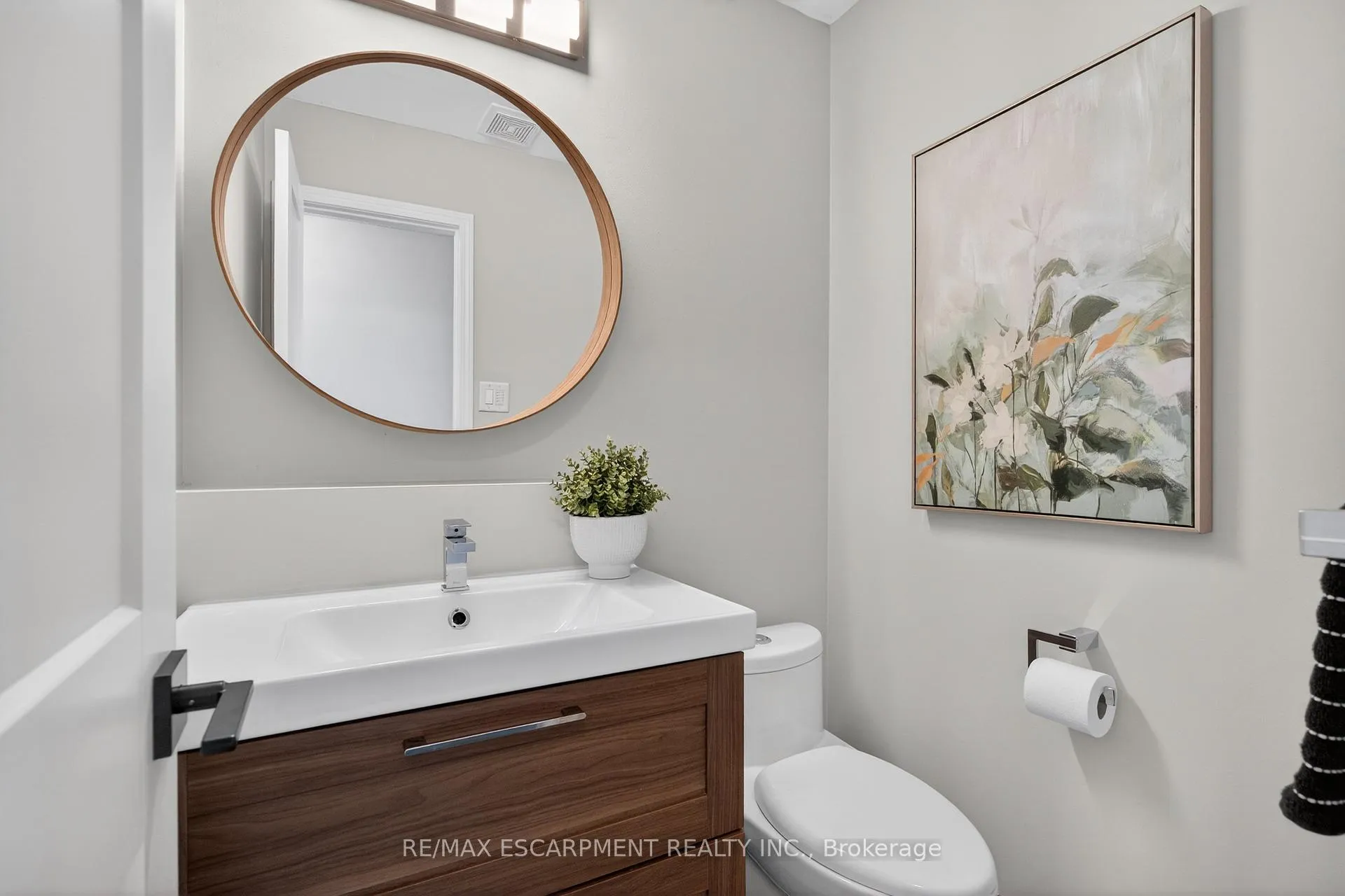 Photo 10 of 5135 Dryden Avenue, Burlington, Orchard — HOMEH