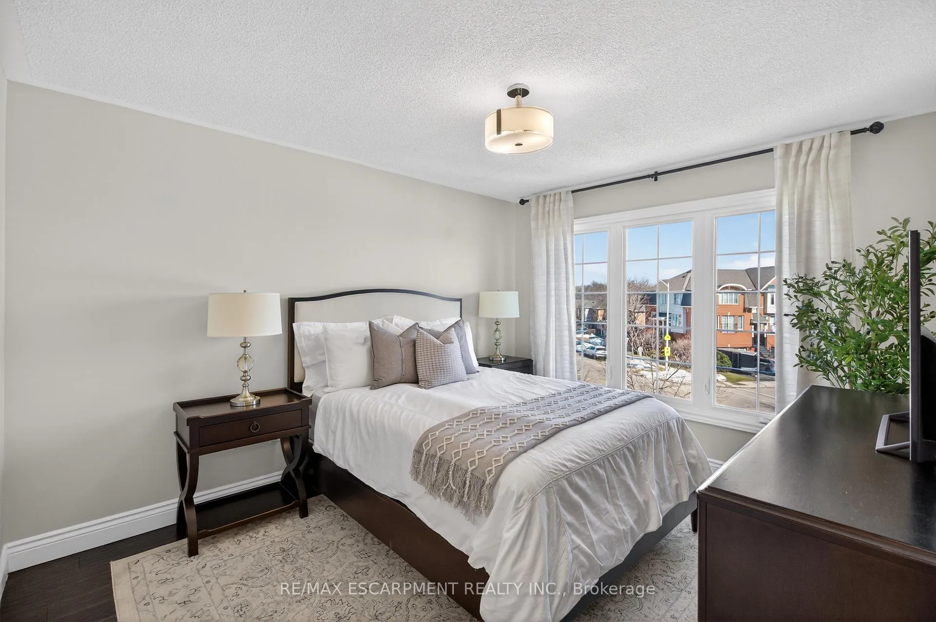 Photo 11 of 5135 Dryden Avenue, Burlington, Orchard — HOMEH